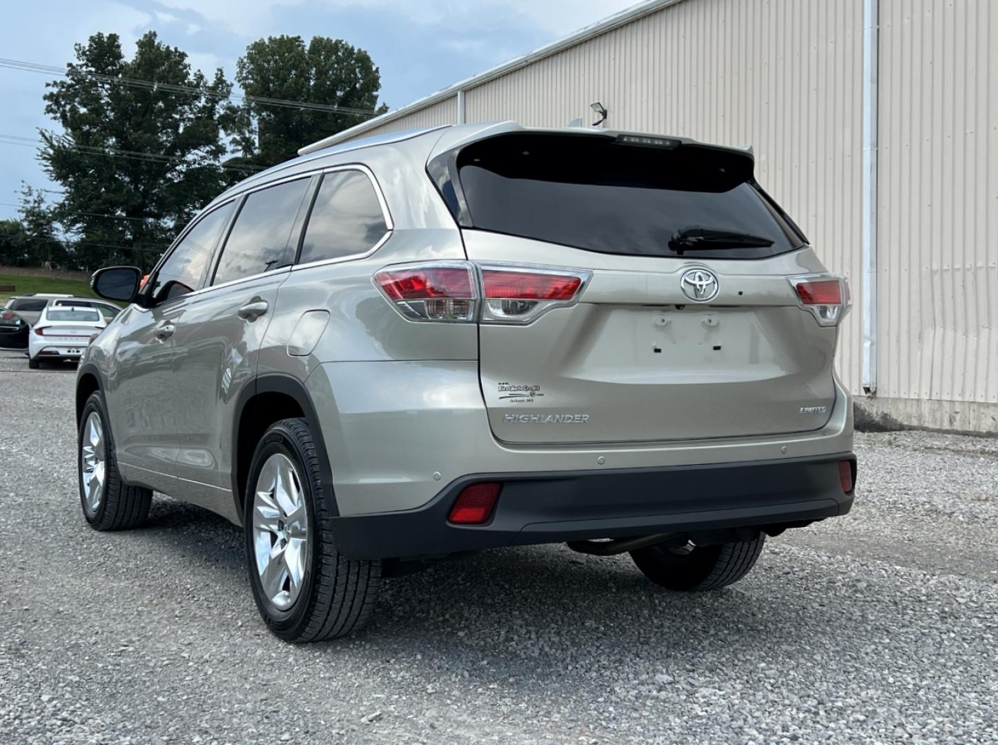 2014 GOLD /Tan Leather TOYOTA HIGHLANDER LIMITED (5TDYKRFH5ES) with an 3.5L V6 engine, Automatic transmission, located at 2990 Old Orchard Rd., Jackson, MO, 63755, 37.354214, -89.612106 - 2014 Toyota Highlander Limited 1-Owner Only 25xxx miles Front Wheel Drive 3.5L V6 Automatic Leather 3rd Row Navigation Power/Heated/Cooled Seats Backup Camera Sunroof Bluetooth Cruise Power Windows/Locks/Mirrors We have financing available and we accept trades! Fill out a credit appl - Photo#11