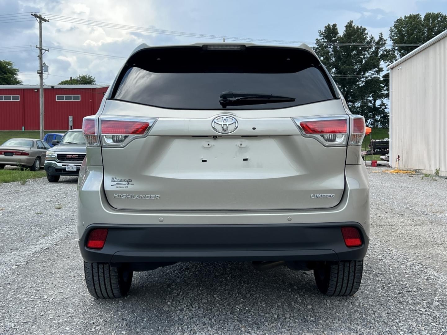 2014 GOLD /Tan Leather TOYOTA HIGHLANDER LIMITED (5TDYKRFH5ES) with an 3.5L V6 engine, Automatic transmission, located at 2990 Old Orchard Rd., Jackson, MO, 63755, 37.354214, -89.612106 - 2014 Toyota Highlander Limited 1-Owner Only 25xxx miles Front Wheel Drive 3.5L V6 Automatic Leather 3rd Row Navigation Power/Heated/Cooled Seats Backup Camera Sunroof Bluetooth Cruise Power Windows/Locks/Mirrors We have financing available and we accept trades! Fill out a credit appl - Photo#12