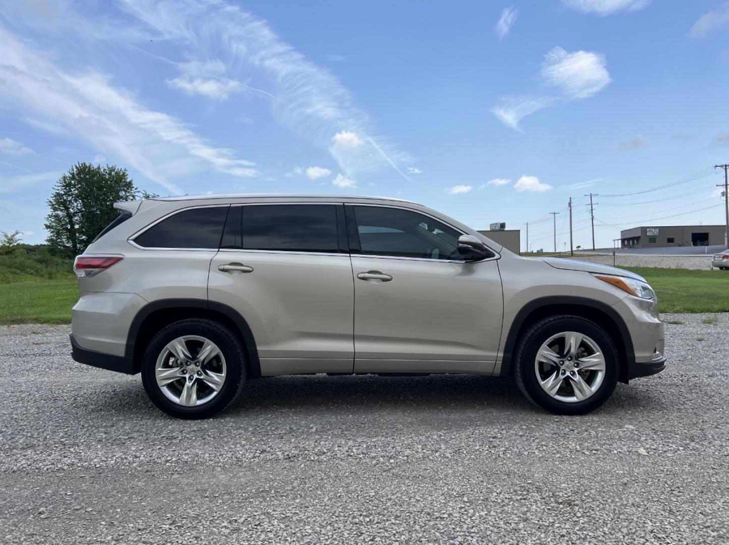 2014 GOLD /Tan Leather TOYOTA HIGHLANDER LIMITED (5TDYKRFH5ES) with an 3.5L V6 engine, Automatic transmission, located at 2990 Old Orchard Rd., Jackson, MO, 63755, 37.354214, -89.612106 - 2014 Toyota Highlander Limited 1-Owner Only 25xxx miles Front Wheel Drive 3.5L V6 Automatic Leather 3rd Row Navigation Power/Heated/Cooled Seats Backup Camera Sunroof Bluetooth Cruise Power Windows/Locks/Mirrors We have financing available and we accept trades! Fill out a credit appl - Photo#9