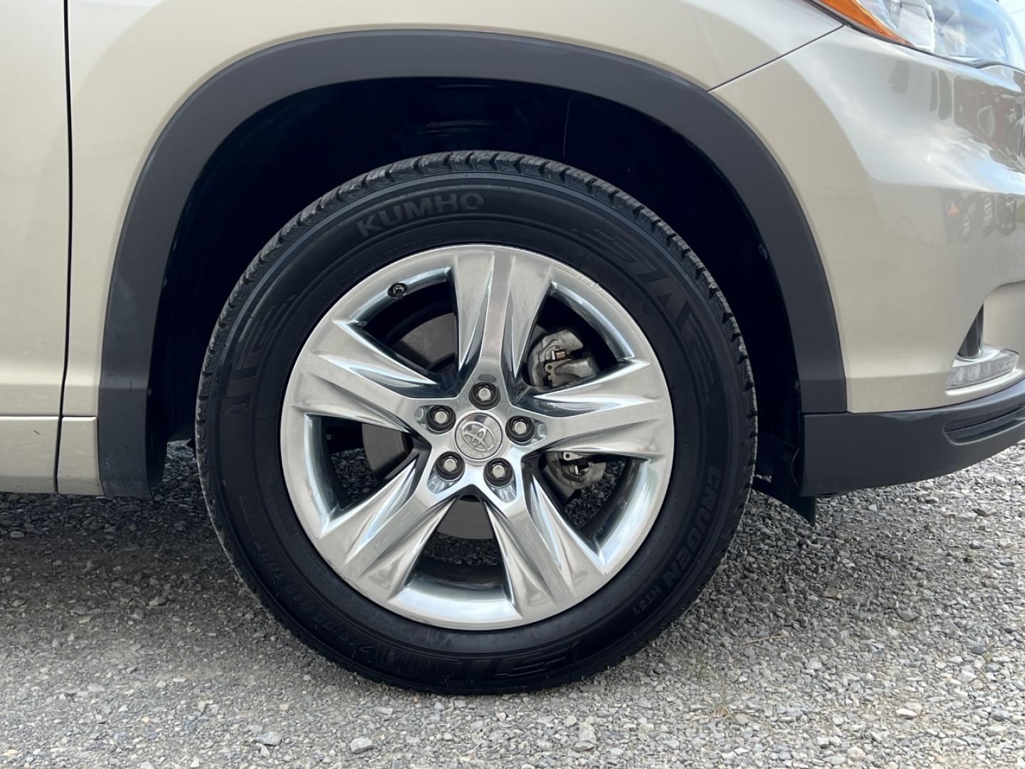 2014 GOLD /Tan Leather TOYOTA HIGHLANDER LIMITED (5TDYKRFH5ES) with an 3.5L V6 engine, Automatic transmission, located at 2990 Old Orchard Rd., Jackson, MO, 63755, 37.354214, -89.612106 - 2014 Toyota Highlander Limited 1-Owner Only 25xxx miles Front Wheel Drive 3.5L V6 Automatic Leather 3rd Row Navigation Power/Heated/Cooled Seats Backup Camera Sunroof Bluetooth Cruise Power Windows/Locks/Mirrors We have financing available and we accept trades! Fill out a credit appl - Photo#42