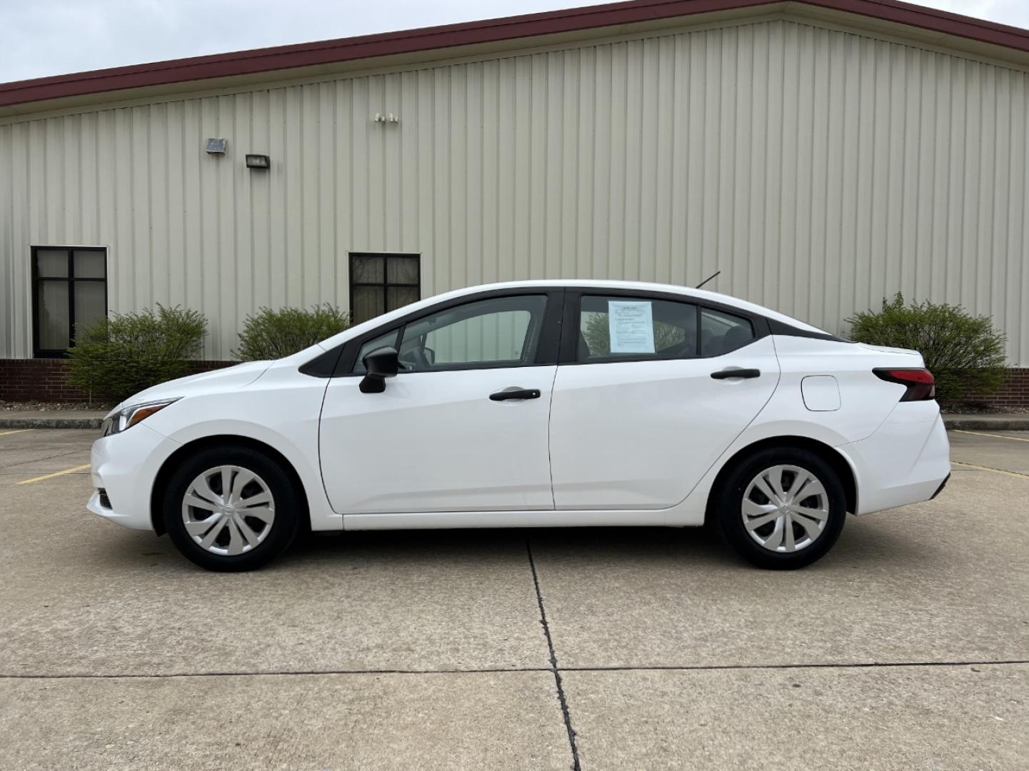 2021 WHITE /Black Cloth NISSAN VERSA S (3N1CN8DV6ML) with an 1.6L 4 Cyl. engine, Continuously Variable transmission, located at 506 S. Kingshighway, Cape Girardeau, MO, 63703, 37.294994, -89.556206 - 2021 Nissan Versa S 1-Owner 82xxx miles Front Wheel Drive 1.6L 4 Cyl. Automatic Backup Camera Bluetooth Cruise Power Windows/Locks/Mirrors We have financing available and we accept trades! Fill out a credit application on our website or come by today! If you have any questions, give us a - Photo#4