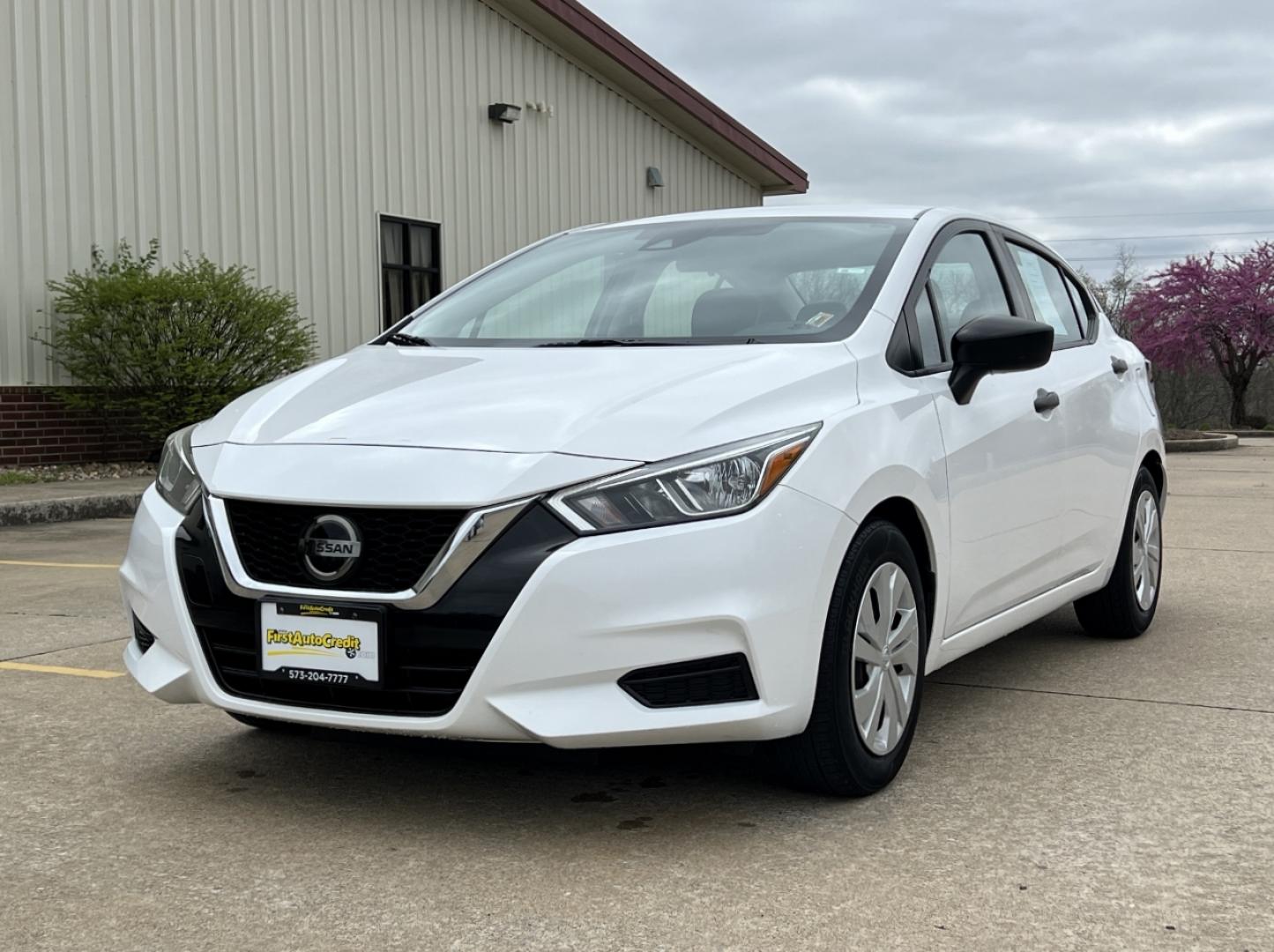 2021 WHITE /Black Cloth NISSAN VERSA S (3N1CN8DV6ML) with an 1.6L 4 Cyl. engine, Continuously Variable transmission, located at 506 S. Kingshighway, Cape Girardeau, MO, 63703, 37.294994, -89.556206 - 2021 Nissan Versa S 1-Owner 82xxx miles Front Wheel Drive 1.6L 4 Cyl. Automatic Backup Camera Bluetooth Cruise Power Windows/Locks/Mirrors We have financing available and we accept trades! Fill out a credit application on our website or come by today! If you have any questions, give us a - Photo#3