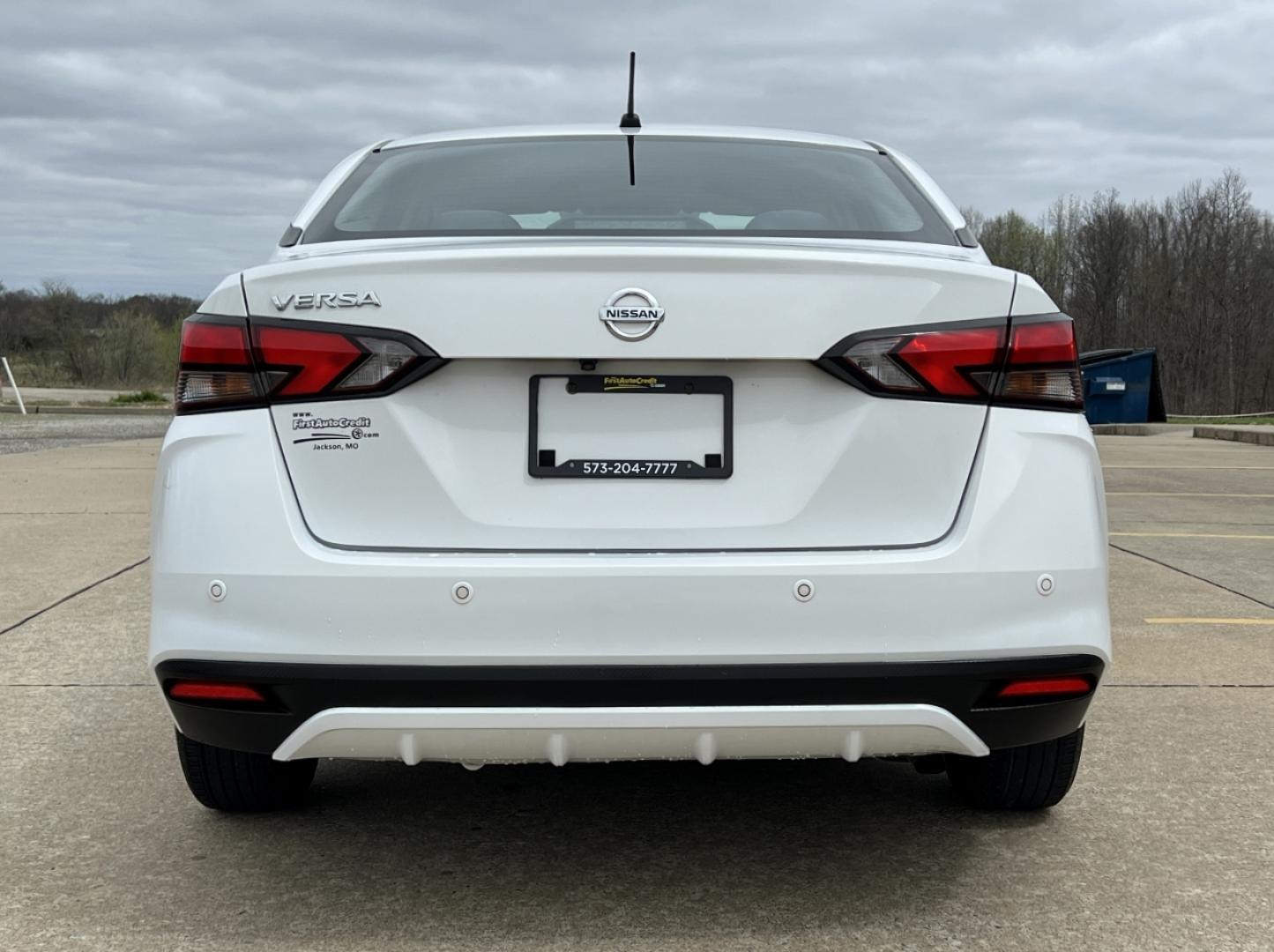 2021 WHITE /Black Cloth NISSAN VERSA S (3N1CN8DV6ML) with an 1.6L 4 Cyl. engine, Continuously Variable transmission, located at 506 S. Kingshighway, Cape Girardeau, MO, 63703, 37.294994, -89.556206 - 2021 Nissan Versa S 1-Owner 82xxx miles Front Wheel Drive 1.6L 4 Cyl. Automatic Backup Camera Bluetooth Cruise Power Windows/Locks/Mirrors We have financing available and we accept trades! Fill out a credit application on our website or come by today! If you have any questions, give us a - Photo#8