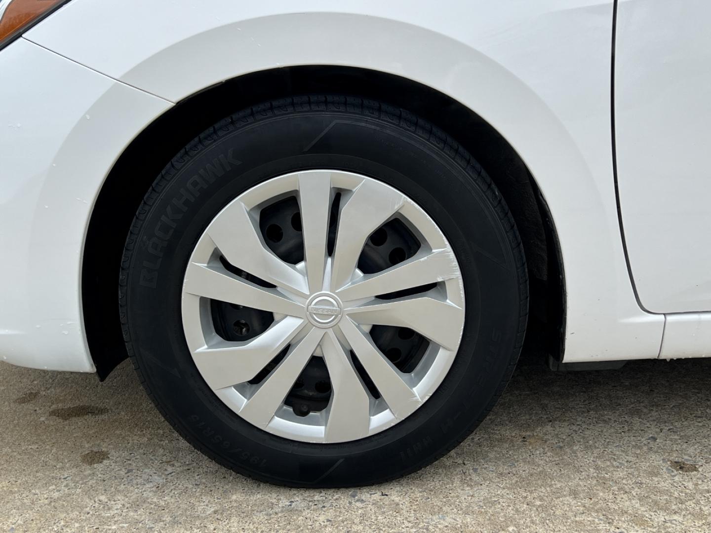2021 WHITE /Black Cloth NISSAN VERSA S (3N1CN8DV6ML) with an 1.6L 4 Cyl. engine, Continuously Variable transmission, located at 506 S. Kingshighway, Cape Girardeau, MO, 63703, 37.294994, -89.556206 - 2021 Nissan Versa S 1-Owner 82xxx miles Front Wheel Drive 1.6L 4 Cyl. Automatic Backup Camera Bluetooth Cruise Power Windows/Locks/Mirrors We have financing available and we accept trades! Fill out a credit application on our website or come by today! If you have any questions, give us a - Photo#31