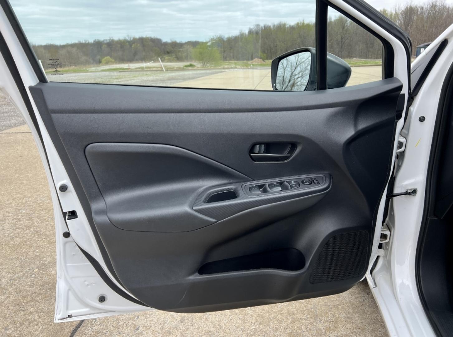2021 WHITE /Black Cloth NISSAN VERSA S (3N1CN8DV6ML) with an 1.6L 4 Cyl. engine, Continuously Variable transmission, located at 506 S. Kingshighway, Cape Girardeau, MO, 63703, 37.294994, -89.556206 - 2021 Nissan Versa S 1-Owner 82xxx miles Front Wheel Drive 1.6L 4 Cyl. Automatic Backup Camera Bluetooth Cruise Power Windows/Locks/Mirrors We have financing available and we accept trades! Fill out a credit application on our website or come by today! If you have any questions, give us a - Photo#10