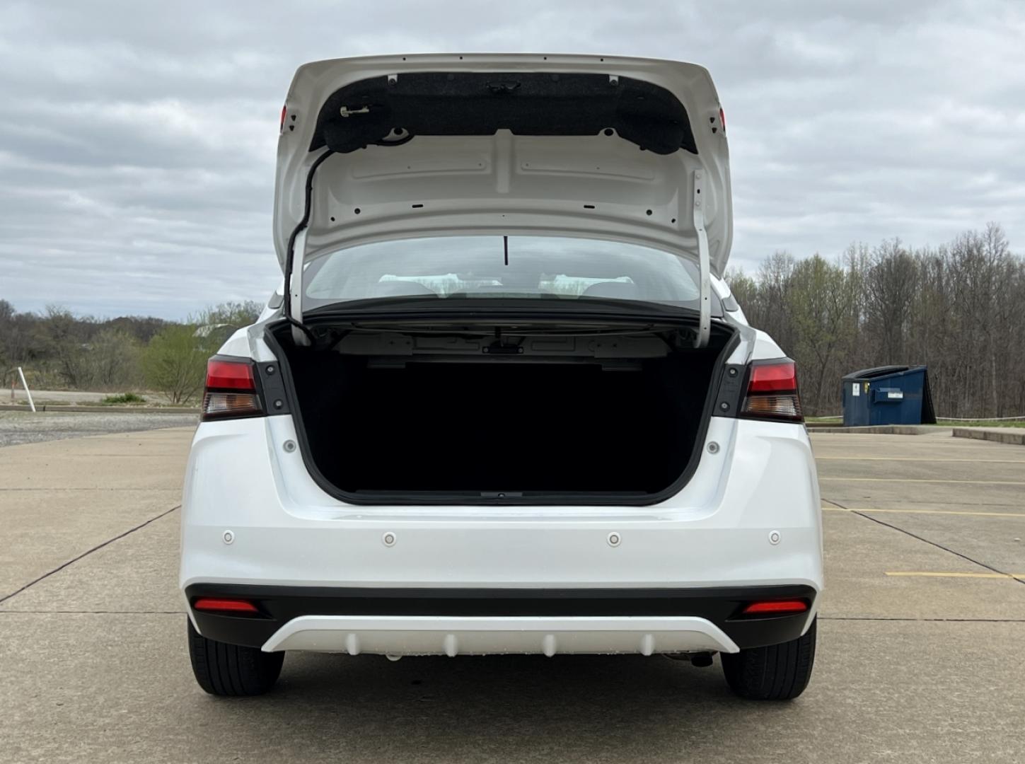 2021 WHITE /Black Cloth NISSAN VERSA S (3N1CN8DV6ML) with an 1.6L 4 Cyl. engine, Continuously Variable transmission, located at 506 S. Kingshighway, Cape Girardeau, MO, 63703, 37.294994, -89.556206 - 2021 Nissan Versa S 1-Owner 82xxx miles Front Wheel Drive 1.6L 4 Cyl. Automatic Backup Camera Bluetooth Cruise Power Windows/Locks/Mirrors We have financing available and we accept trades! Fill out a credit application on our website or come by today! If you have any questions, give us a - Photo#16