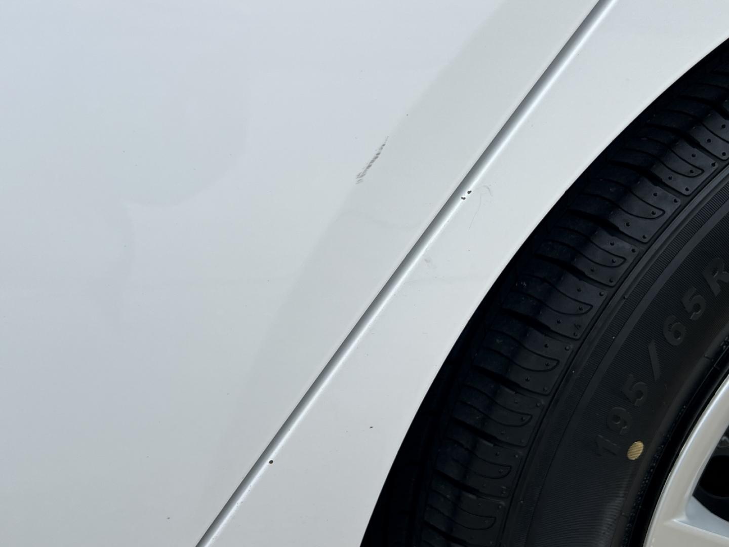 2021 WHITE /Black Cloth NISSAN VERSA S (3N1CN8DV6ML) with an 1.6L 4 Cyl. engine, Continuously Variable transmission, located at 506 S. Kingshighway, Cape Girardeau, MO, 63703, 37.294994, -89.556206 - 2021 Nissan Versa S 1-Owner 82xxx miles Front Wheel Drive 1.6L 4 Cyl. Automatic Backup Camera Bluetooth Cruise Power Windows/Locks/Mirrors We have financing available and we accept trades! Fill out a credit application on our website or come by today! If you have any questions, give us a - Photo#37