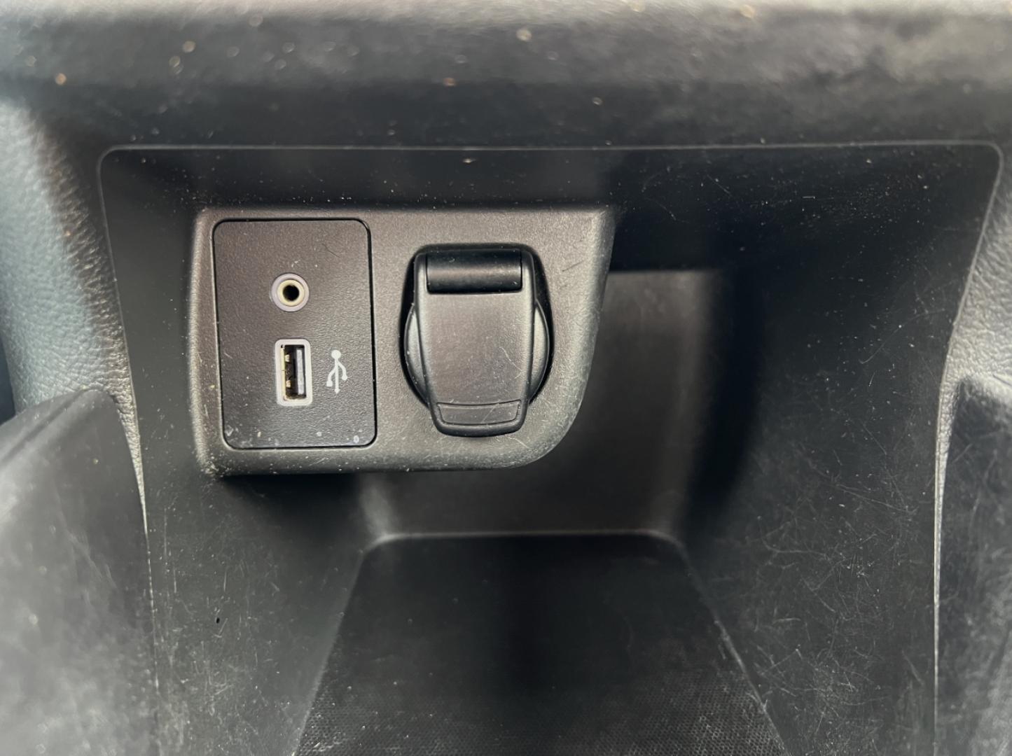 2021 WHITE /Black Cloth NISSAN VERSA S (3N1CN8DV6ML) with an 1.6L 4 Cyl. engine, Continuously Variable transmission, located at 506 S. Kingshighway, Cape Girardeau, MO, 63703, 37.294994, -89.556206 - 2021 Nissan Versa S 1-Owner 82xxx miles Front Wheel Drive 1.6L 4 Cyl. Automatic Backup Camera Bluetooth Cruise Power Windows/Locks/Mirrors We have financing available and we accept trades! Fill out a credit application on our website or come by today! If you have any questions, give us a - Photo#24