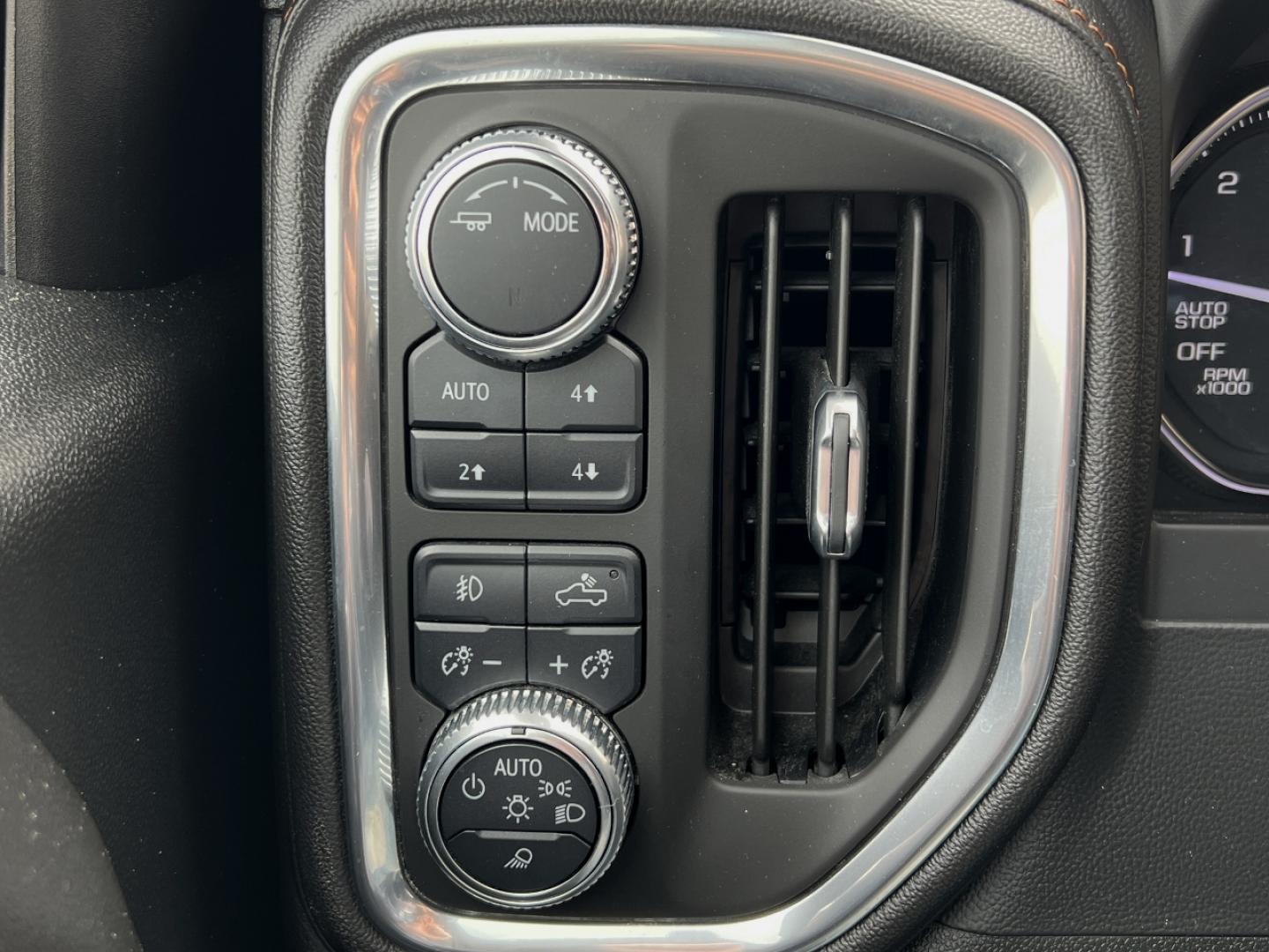 2020 WHITE /Black Leather GMC SIERRA 1500 AT4 (1GTP9EEDXLZ) with an 5.3L V8 engine, Automatic transmission, located at 2990 Old Orchard Rd., Jackson, MO, 63755, 37.354214, -89.612106 - We have financing available and we accept trades! Fill out a credit application on our website or come by today! If you have any questions, give us a call at (573) 204-7777 or visit our website at firstautocredit.com. - Photo#2