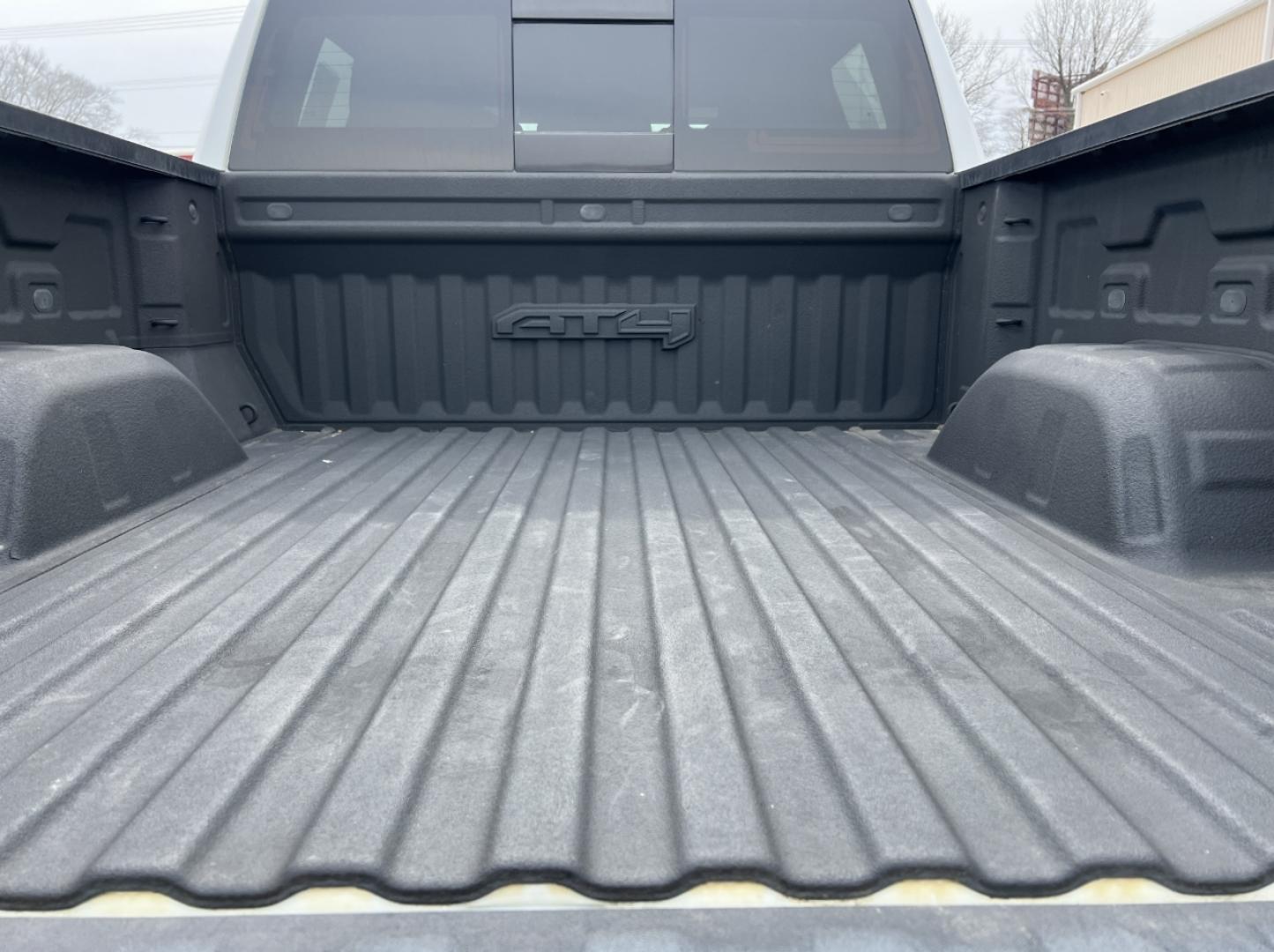 2020 WHITE /Black Leather GMC SIERRA 1500 AT4 (1GTP9EEDXLZ) with an 5.3L V8 engine, Automatic transmission, located at 2990 Old Orchard Rd., Jackson, MO, 63755, 37.354214, -89.612106 - We have financing available and we accept trades! Fill out a credit application on our website or come by today! If you have any questions, give us a call at (573) 204-7777 or visit our website at firstautocredit.com. - Photo#12