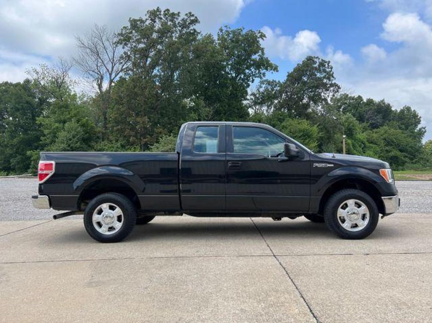 2013 BLACK /Gray Cloth FORD F150 XL (1FTEX1CM4DF) with an 3.7L V6 engine, Automatic transmission, located at 2990 Old Orchard Rd., Jackson, MO, 63755, 37.354214, -89.612106 - 2013 Ford F-150 XL 1-Owner 167xxx miles Rear Wheel Drive 3.7L V6 Automatic Bluetooth Cruise Power Windows/Locks/Mirrors We have financing available and we accept trades! Fill out a credit application on our website or come by today! If you have any questions, give us a call at (573) 204-77 - Photo#3