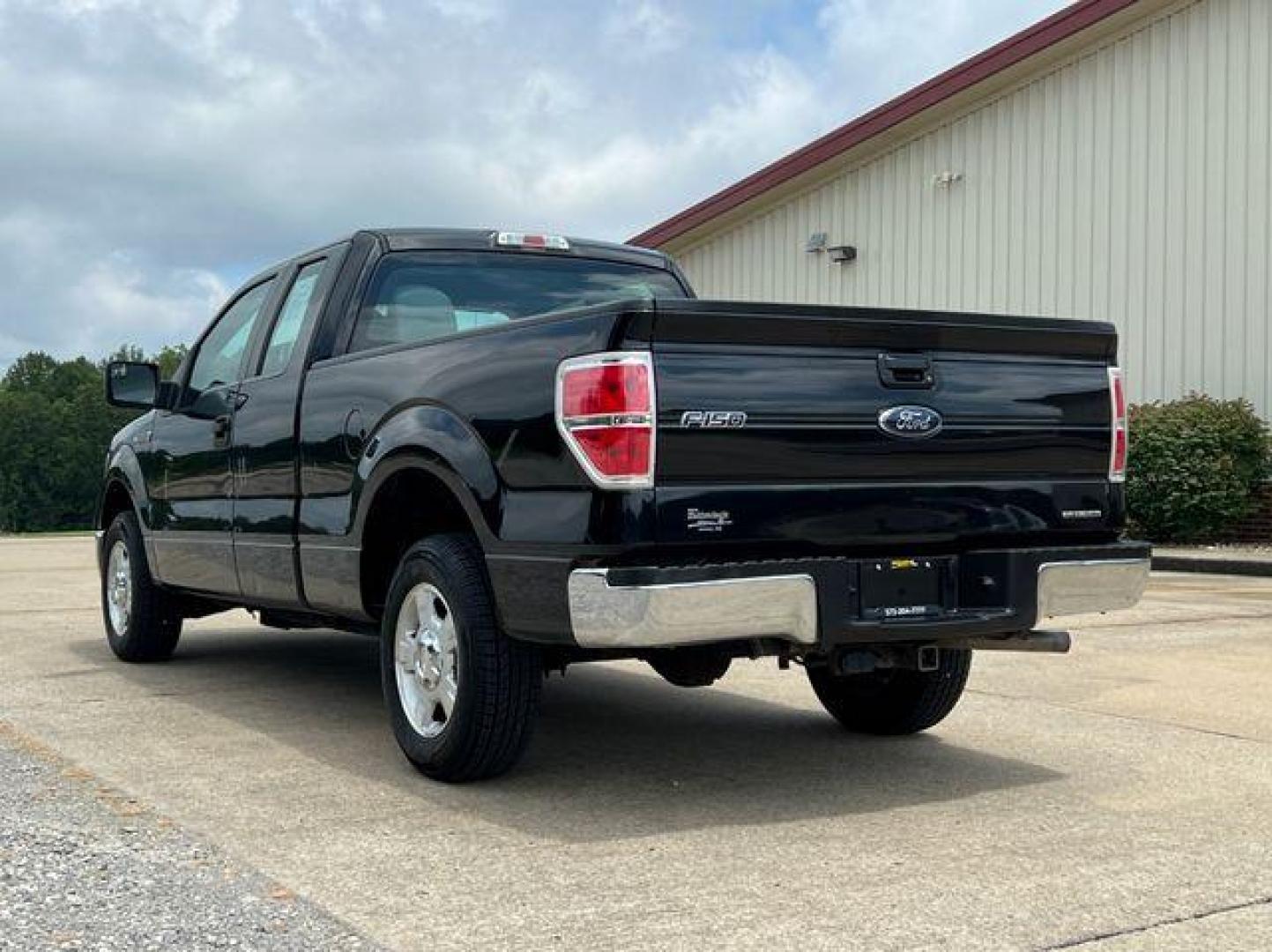2013 BLACK /Gray Cloth FORD F150 XL (1FTEX1CM4DF) with an 3.7L V6 engine, Automatic transmission, located at 2990 Old Orchard Rd., Jackson, MO, 63755, 37.354214, -89.612106 - 2013 Ford F-150 XL 1-Owner 167xxx miles Rear Wheel Drive 3.7L V6 Automatic Bluetooth Cruise Power Windows/Locks/Mirrors We have financing available and we accept trades! Fill out a credit application on our website or come by today! If you have any questions, give us a call at (573) 204-77 - Photo#5