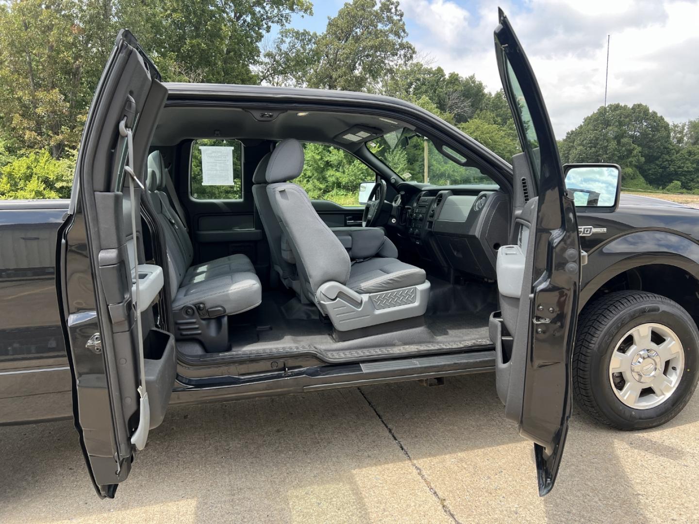 2013 BLACK /Gray Cloth FORD F150 XL (1FTEX1CM4DF) with an 3.7L V6 engine, Automatic transmission, located at 506 S. Kingshighway, Cape Girardeau, MO, 63703, (573) 235-5000, 37.294994, -89.556206 - 2013 Ford F-150 XL 1-Owner 167xxx miles Rear Wheel Drive 3.7L V6 Automatic Bluetooth Cruise Power Windows/Locks/Mirrors We have financing available and we accept trades! Fill out a credit application on our website or come by today! If you have any questions, give us a call at (573) 235-50 - Photo#16