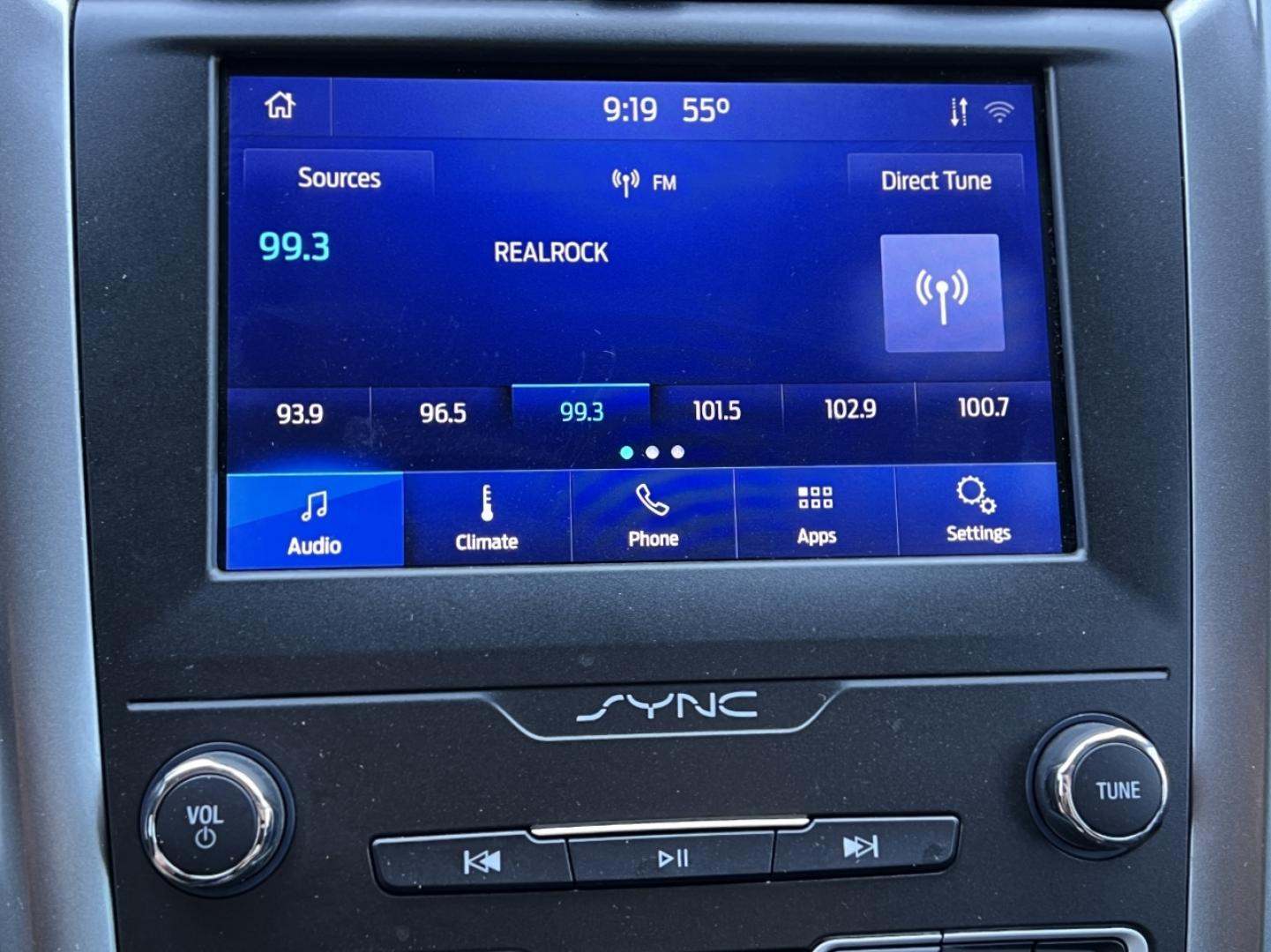 2020 BLACK /Black Cloth FORD FUSION SE (3FA6P0HD4LR) with an 1.5L 4 Cyl. engine, Automatic transmission, located at 2990 Old Orchard Rd., Jackson, MO, 63755, 37.354214, -89.612106 - 2020 Ford Fusion SE 114xxx miles Front Wheel Drive 1.5L 4 Cyl. Automatic New Tires Power Driver Seat Backup Camera Sunroof Bluetooth Cruise Power Windows/Locks/Mirrors We have financing available and we accept trades! Fill out a credit application on our website or come by today! If you - Photo#25
