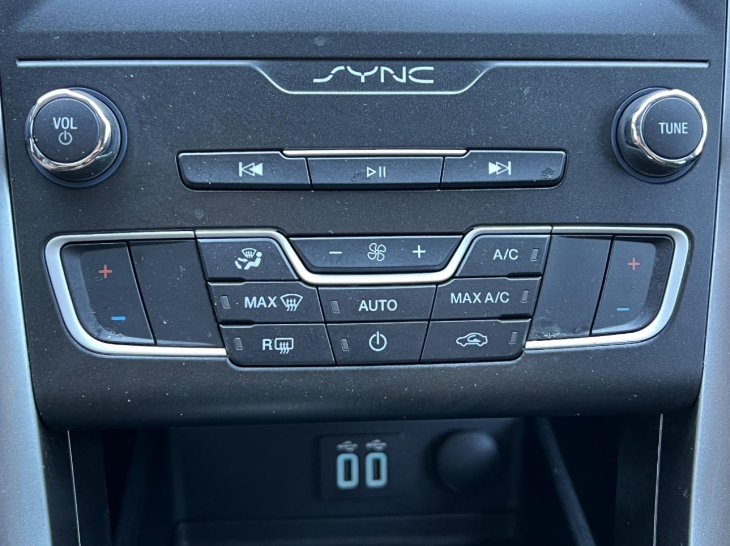 2020 BLACK /Black Cloth FORD FUSION SE (3FA6P0HD4LR) with an 1.5L 4 Cyl. engine, Automatic transmission, located at 2990 Old Orchard Rd., Jackson, MO, 63755, 37.354214, -89.612106 - 2020 Ford Fusion SE 114xxx miles Front Wheel Drive 1.5L 4 Cyl. Automatic New Tires Power Driver Seat Backup Camera Sunroof Bluetooth Cruise Power Windows/Locks/Mirrors We have financing available and we accept trades! Fill out a credit application on our website or come by today! If you - Photo#26