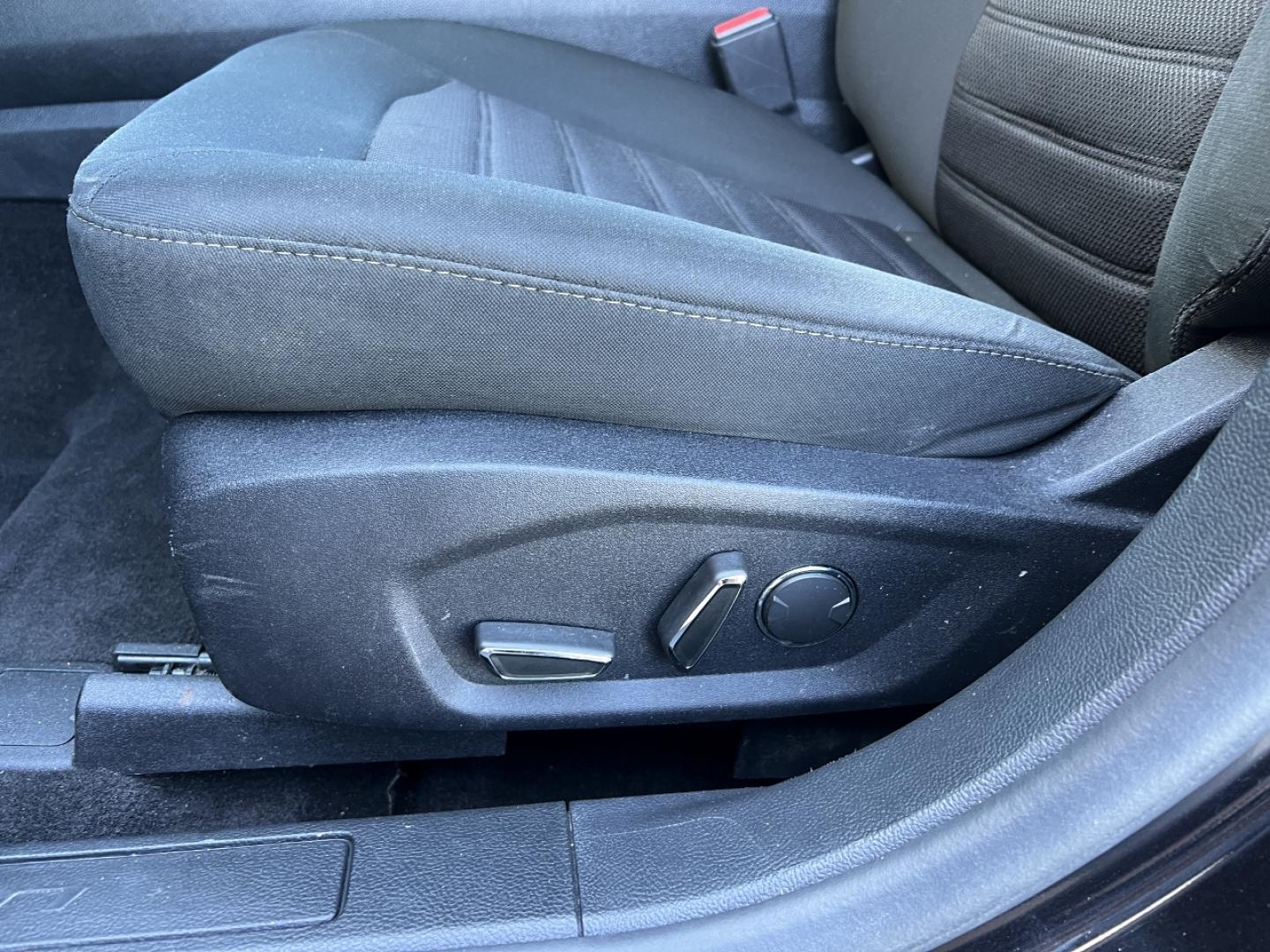 2020 BLACK /Black Cloth FORD FUSION SE (3FA6P0HD4LR) with an 1.5L 4 Cyl. engine, Automatic transmission, located at 2990 Old Orchard Rd., Jackson, MO, 63755, 37.354214, -89.612106 - 2020 Ford Fusion SE 114xxx miles Front Wheel Drive 1.5L 4 Cyl. Automatic New Tires Power Driver Seat Backup Camera Sunroof Bluetooth Cruise Power Windows/Locks/Mirrors We have financing available and we accept trades! Fill out a credit application on our website or come by today! If you - Photo#4