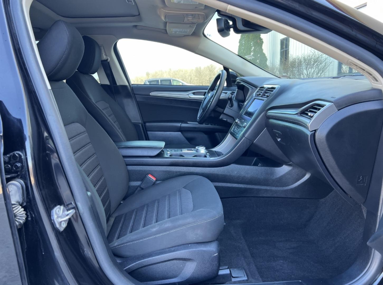2020 BLACK /Black Cloth FORD FUSION SE (3FA6P0HD4LR) with an 1.5L 4 Cyl. engine, Automatic transmission, located at 2990 Old Orchard Rd., Jackson, MO, 63755, 37.354214, -89.612106 - 2020 Ford Fusion SE 114xxx miles Front Wheel Drive 1.5L 4 Cyl. Automatic New Tires Power Driver Seat Backup Camera Sunroof Bluetooth Cruise Power Windows/Locks/Mirrors We have financing available and we accept trades! Fill out a credit application on our website or come by today! If you - Photo#15