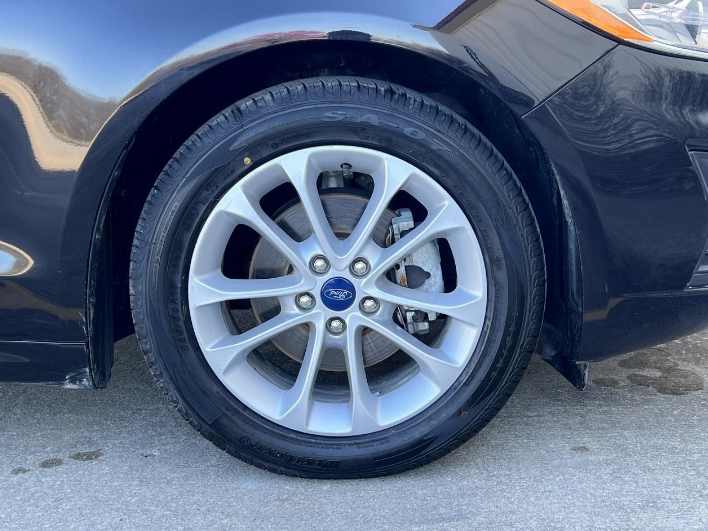 2020 BLACK /Black Cloth FORD FUSION SE (3FA6P0HD4LR) with an 1.5L 4 Cyl. engine, Automatic transmission, located at 2990 Old Orchard Rd., Jackson, MO, 63755, 37.354214, -89.612106 - 2020 Ford Fusion SE 114xxx miles Front Wheel Drive 1.5L 4 Cyl. Automatic New Tires Power Driver Seat Backup Camera Sunroof Bluetooth Cruise Power Windows/Locks/Mirrors We have financing available and we accept trades! Fill out a credit application on our website or come by today! If you - Photo#39