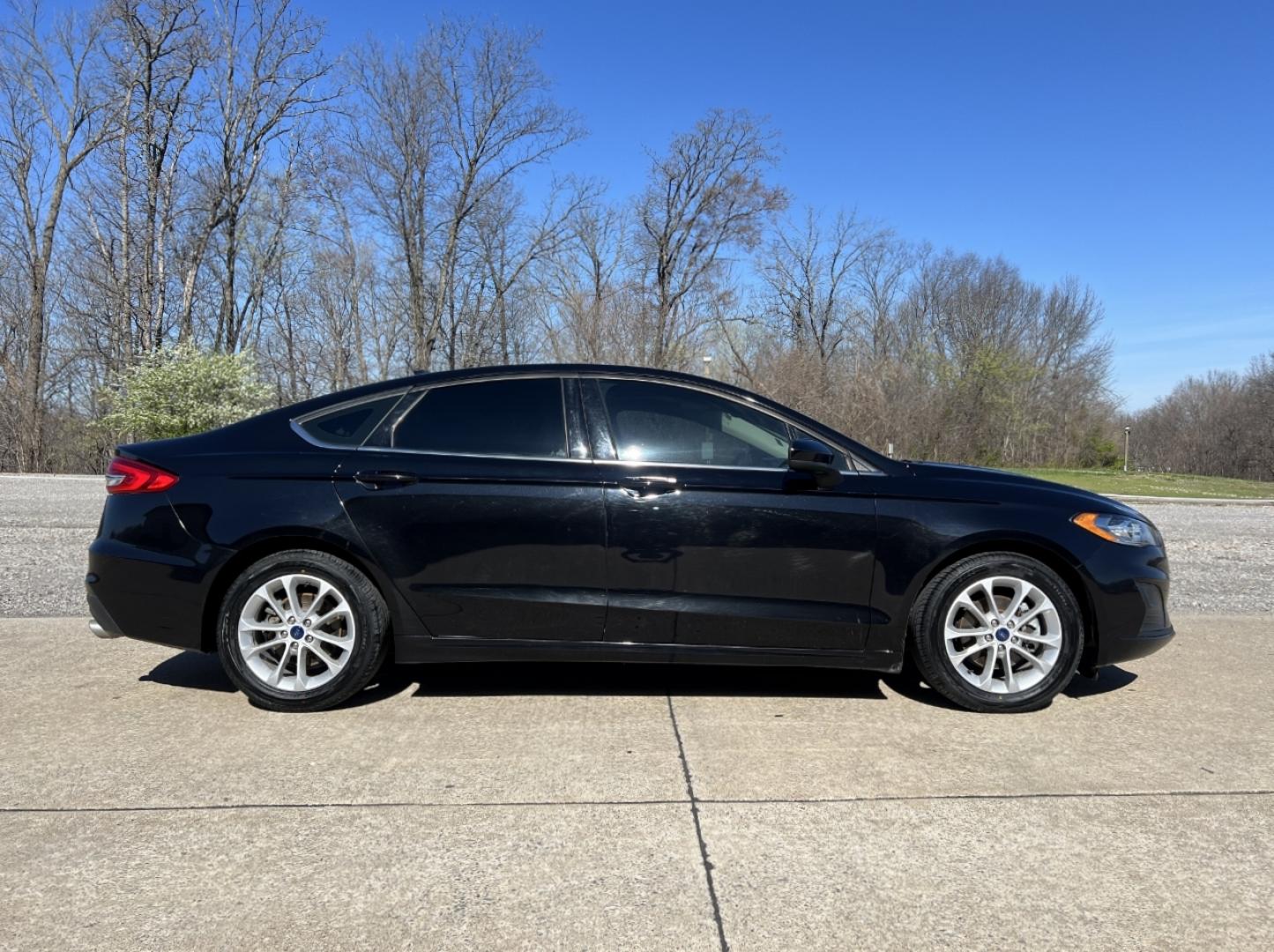 2020 BLACK /Black Cloth FORD FUSION SE (3FA6P0HD4LR) with an 1.5L 4 Cyl. engine, Automatic transmission, located at 2990 Old Orchard Rd., Jackson, MO, 63755, 37.354214, -89.612106 - 2020 Ford Fusion SE 114xxx miles Front Wheel Drive 1.5L 4 Cyl. Automatic New Tires Power Driver Seat Backup Camera Sunroof Bluetooth Cruise Power Windows/Locks/Mirrors We have financing available and we accept trades! Fill out a credit application on our website or come by today! If you - Photo#7