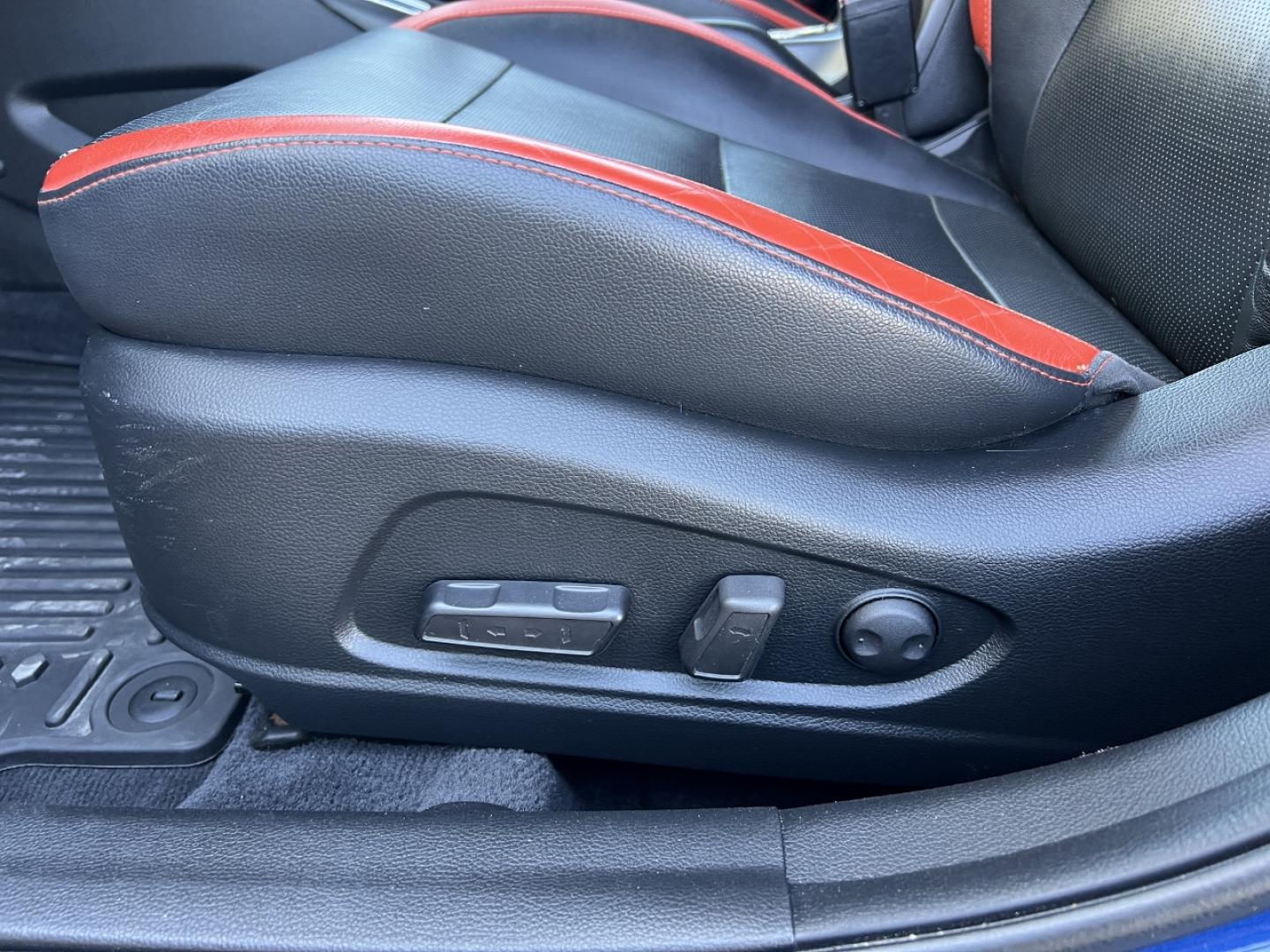 2018 BLUE /Black Leather KIA FORTE SX (3KPFN5A36JE) with an 1.6L 4 Cyl. engine, 6-Speed Manual transmission, located at 2990 Old Orchard Rd., Jackson, MO, 63755, 37.354214, -89.612106 - 2018 Kia Forte SX 1-Owner Only 59xxx miles Front Wheel Drive 1.6L 4 Cyl. 6-Speed Manual Leather Navigation Power/Heated/Cooled Seats Backup Camera Sunroof Bluetooth Cruise Power Windows/Locks/Mirrors We have financing available and we accept trades! Fill out a credit application on our - Photo#6