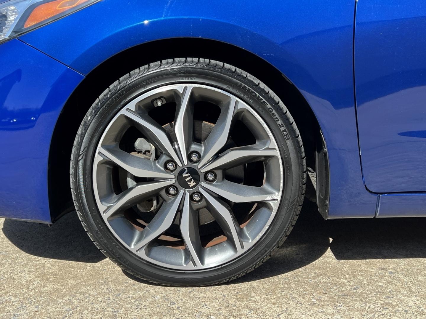 2018 BLUE /Black Leather KIA FORTE SX (3KPFN5A36JE) with an 1.6L 4 Cyl. engine, 6-Speed Manual transmission, located at 2990 Old Orchard Rd., Jackson, MO, 63755, 37.354214, -89.612106 - 2018 Kia Forte SX 1-Owner Only 59xxx miles Front Wheel Drive 1.6L 4 Cyl. 6-Speed Manual Leather Navigation Power/Heated/Cooled Seats Backup Camera Sunroof Bluetooth Cruise Power Windows/Locks/Mirrors We have financing available and we accept trades! Fill out a credit application on our - Photo#36