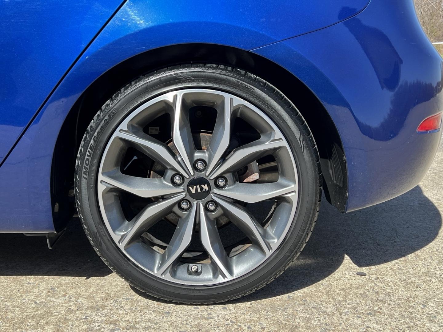 2018 BLUE /Black Leather KIA FORTE SX (3KPFN5A36JE) with an 1.6L 4 Cyl. engine, 6-Speed Manual transmission, located at 2990 Old Orchard Rd., Jackson, MO, 63755, 37.354214, -89.612106 - 2018 Kia Forte SX 1-Owner Only 59xxx miles Front Wheel Drive 1.6L 4 Cyl. 6-Speed Manual Leather Navigation Power/Heated/Cooled Seats Backup Camera Sunroof Bluetooth Cruise Power Windows/Locks/Mirrors We have financing available and we accept trades! Fill out a credit application on our - Photo#38