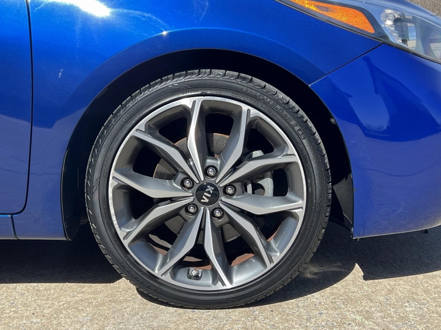 2018 BLUE /Black Leather KIA FORTE SX (3KPFN5A36JE) with an 1.6L 4 Cyl. engine, 6-Speed Manual transmission, located at 2990 Old Orchard Rd., Jackson, MO, 63755, 37.354214, -89.612106 - 2018 Kia Forte SX 1-Owner Only 59xxx miles Front Wheel Drive 1.6L 4 Cyl. 6-Speed Manual Leather Navigation Power/Heated/Cooled Seats Backup Camera Sunroof Bluetooth Cruise Power Windows/Locks/Mirrors We have financing available and we accept trades! Fill out a credit application on our - Photo#40