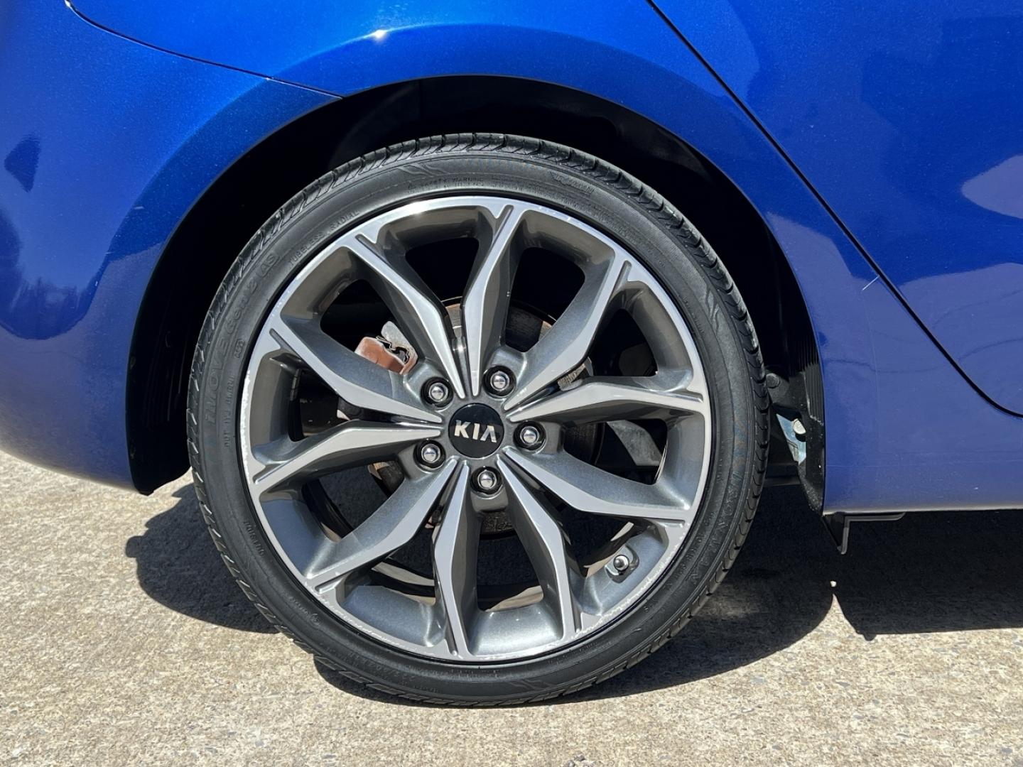 2018 BLUE /Black Leather KIA FORTE SX (3KPFN5A36JE) with an 1.6L 4 Cyl. engine, 6-Speed Manual transmission, located at 2990 Old Orchard Rd., Jackson, MO, 63755, 37.354214, -89.612106 - 2018 Kia Forte SX 1-Owner Only 59xxx miles Front Wheel Drive 1.6L 4 Cyl. 6-Speed Manual Leather Navigation Power/Heated/Cooled Seats Backup Camera Sunroof Bluetooth Cruise Power Windows/Locks/Mirrors We have financing available and we accept trades! Fill out a credit application on our - Photo#39