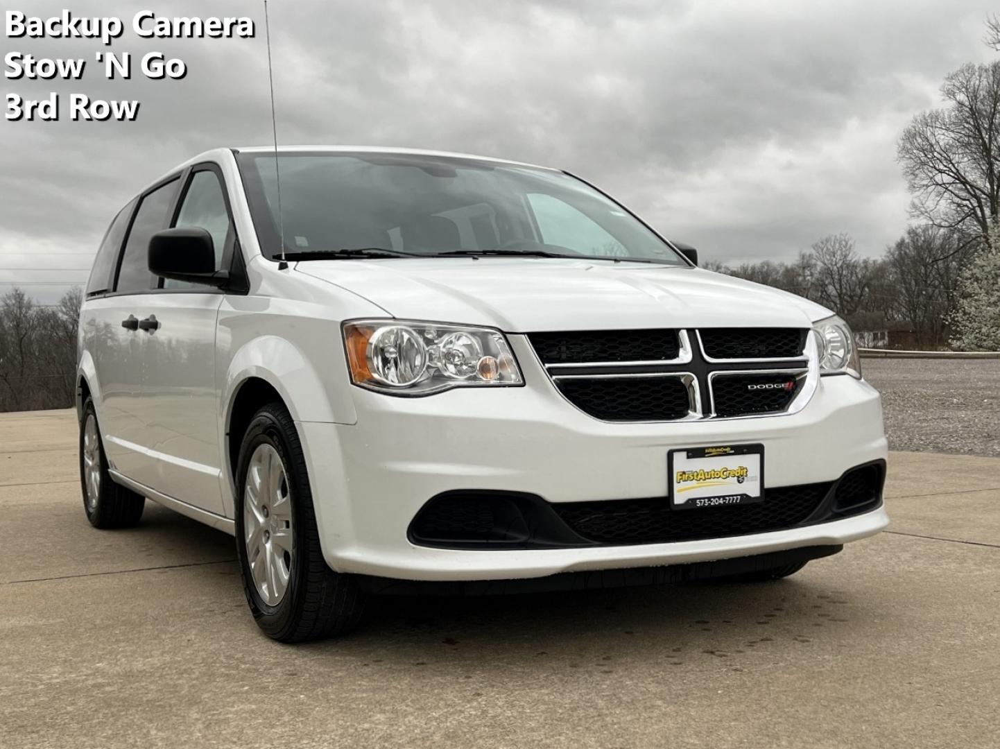 2019 WHITE /Black Cloth DODGE GRAND CARAVAN SE (2C4RDGBG0KR) with an 3.6L V6 engine, Automatic transmission, located at 506 S. Kingshighway, Cape Girardeau, MO, 63703, 37.294994, -89.556206 - 2019 Dodge Grand Caravan SE 90xxx miles Front Wheel Drive 3.6L V6 Automatic Backup Camera Stow 'N Go Bluetooth Cruise Power Windows/Locks/Mirrors We have financing available and we accept trades! Fill out a credit application on our website or come by today! If you have any questions, giv - Photo#0