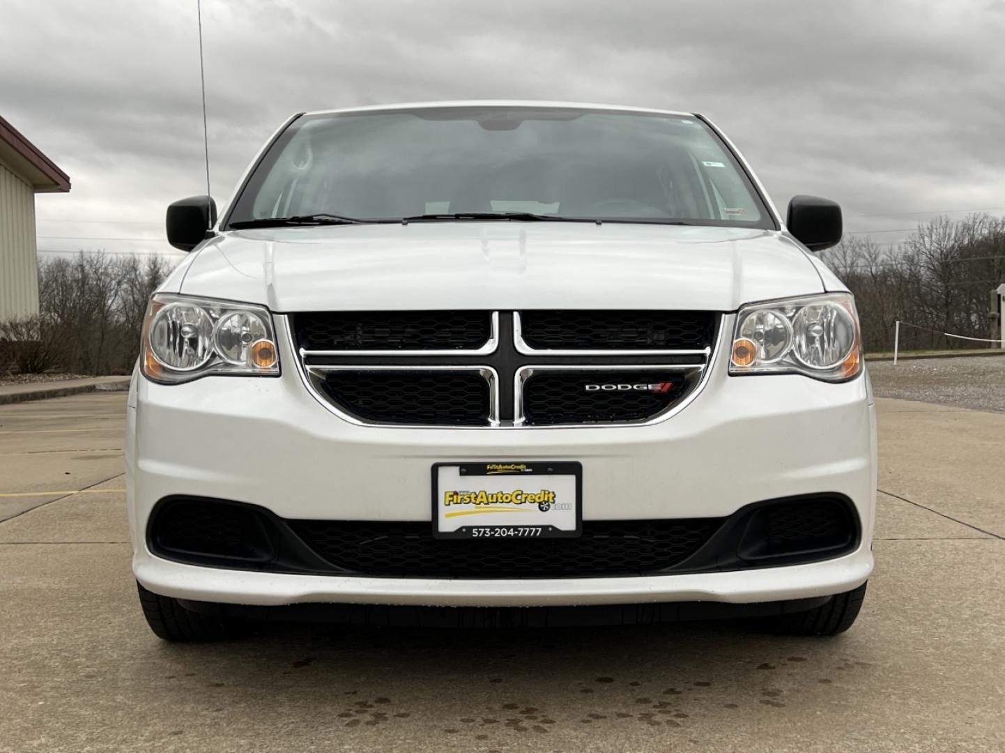 2019 WHITE /Black Cloth DODGE GRAND CARAVAN SE (2C4RDGBG0KR) with an 3.6L V6 engine, Automatic transmission, located at 506 S. Kingshighway, Cape Girardeau, MO, 63703, 37.294994, -89.556206 - 2019 Dodge Grand Caravan SE 90xxx miles Front Wheel Drive 3.6L V6 Automatic Backup Camera Stow 'N Go Bluetooth Cruise Power Windows/Locks/Mirrors We have financing available and we accept trades! Fill out a credit application on our website or come by today! If you have any questions, giv - Photo#9