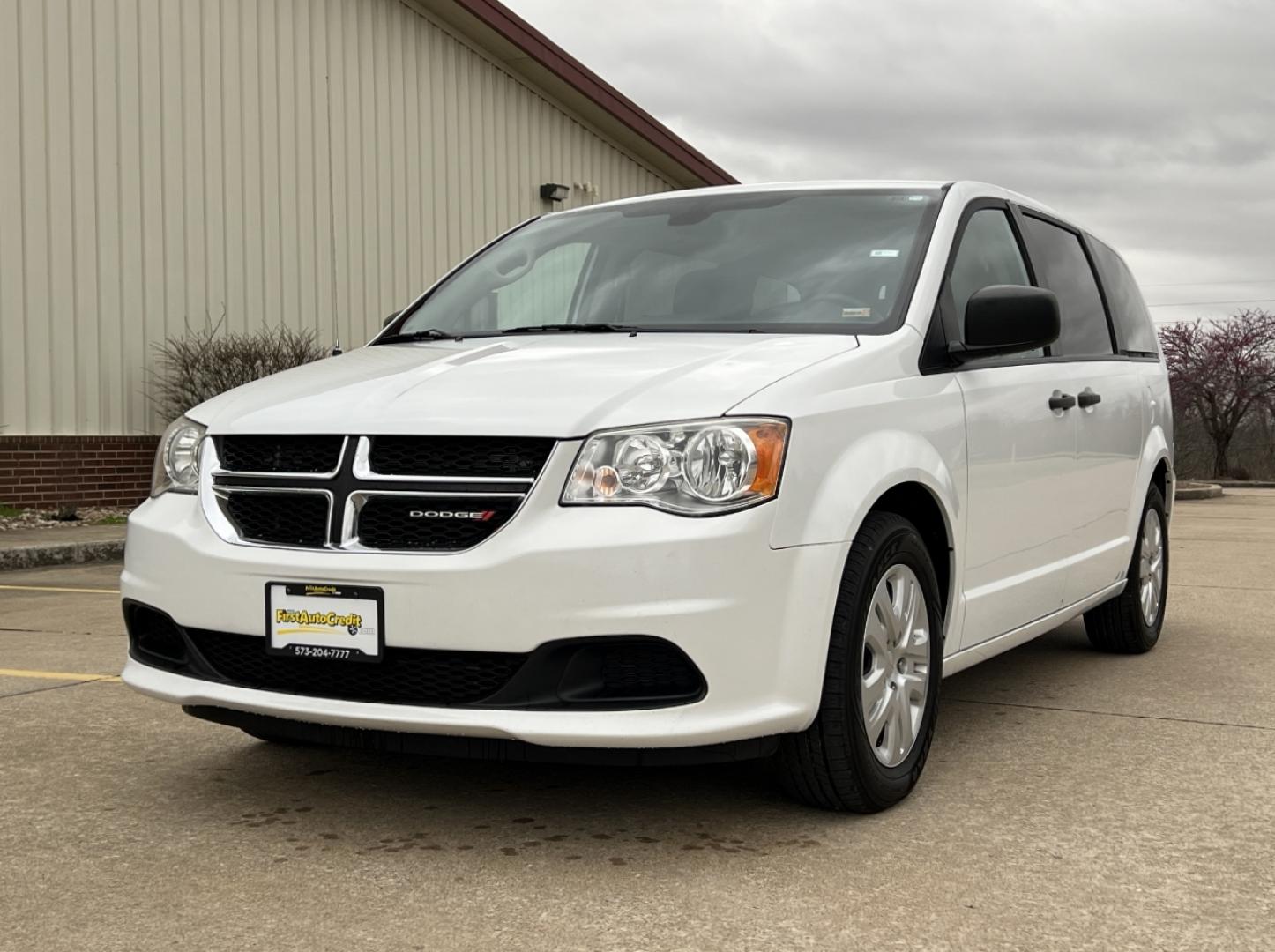 2019 WHITE /Black Cloth DODGE GRAND CARAVAN SE (2C4RDGBG0KR) with an 3.6L V6 engine, Automatic transmission, located at 506 S. Kingshighway, Cape Girardeau, MO, 63703, 37.294994, -89.556206 - 2019 Dodge Grand Caravan SE 90xxx miles Front Wheel Drive 3.6L V6 Automatic Backup Camera Stow 'N Go Bluetooth Cruise Power Windows/Locks/Mirrors We have financing available and we accept trades! Fill out a credit application on our website or come by today! If you have any questions, giv - Photo#3