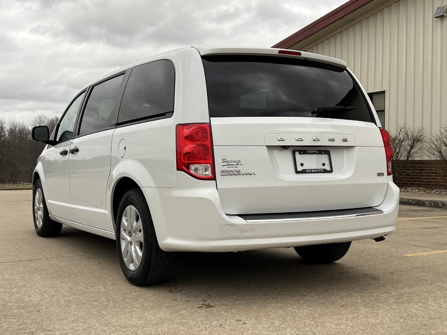 2019 WHITE /Black Cloth DODGE GRAND CARAVAN SE (2C4RDGBG0KR) with an 3.6L V6 engine, Automatic transmission, located at 506 S. Kingshighway, Cape Girardeau, MO, 63703, 37.294994, -89.556206 - 2019 Dodge Grand Caravan SE 90xxx miles Front Wheel Drive 3.6L V6 Automatic Backup Camera Stow 'N Go Bluetooth Cruise Power Windows/Locks/Mirrors We have financing available and we accept trades! Fill out a credit application on our website or come by today! If you have any questions, giv - Photo#7