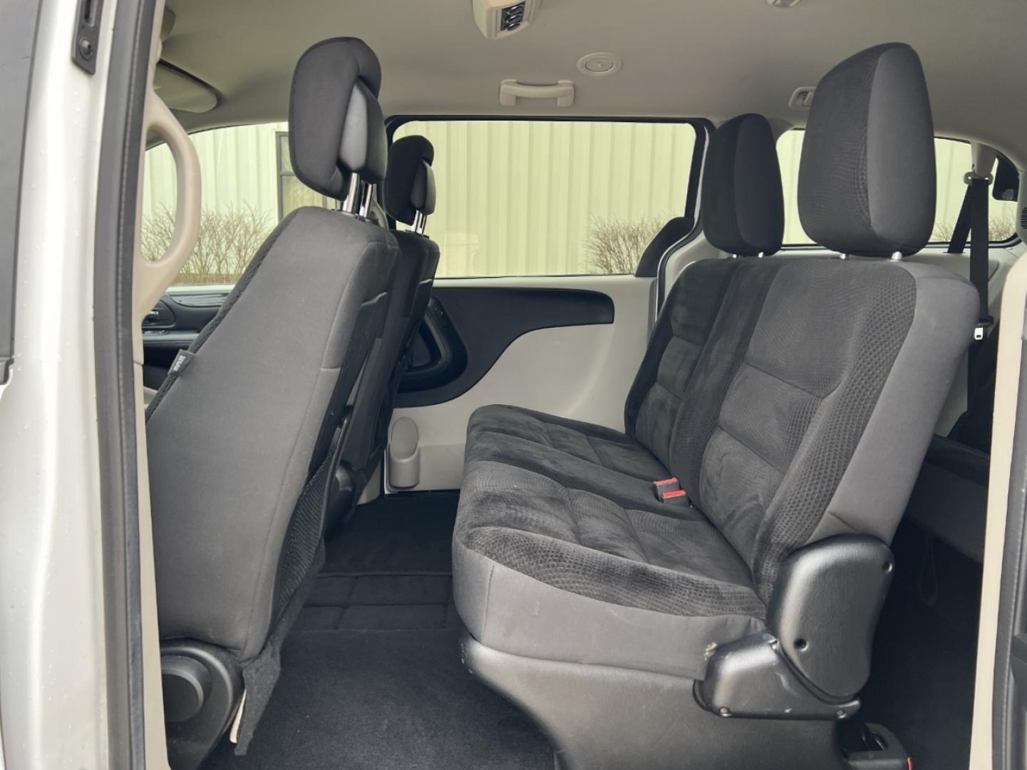2019 WHITE /Black Cloth DODGE GRAND CARAVAN SE (2C4RDGBG0KR) with an 3.6L V6 engine, Automatic transmission, located at 506 S. Kingshighway, Cape Girardeau, MO, 63703, 37.294994, -89.556206 - 2019 Dodge Grand Caravan SE 90xxx miles Front Wheel Drive 3.6L V6 Automatic Backup Camera Stow 'N Go Bluetooth Cruise Power Windows/Locks/Mirrors We have financing available and we accept trades! Fill out a credit application on our website or come by today! If you have any questions, giv - Photo#14