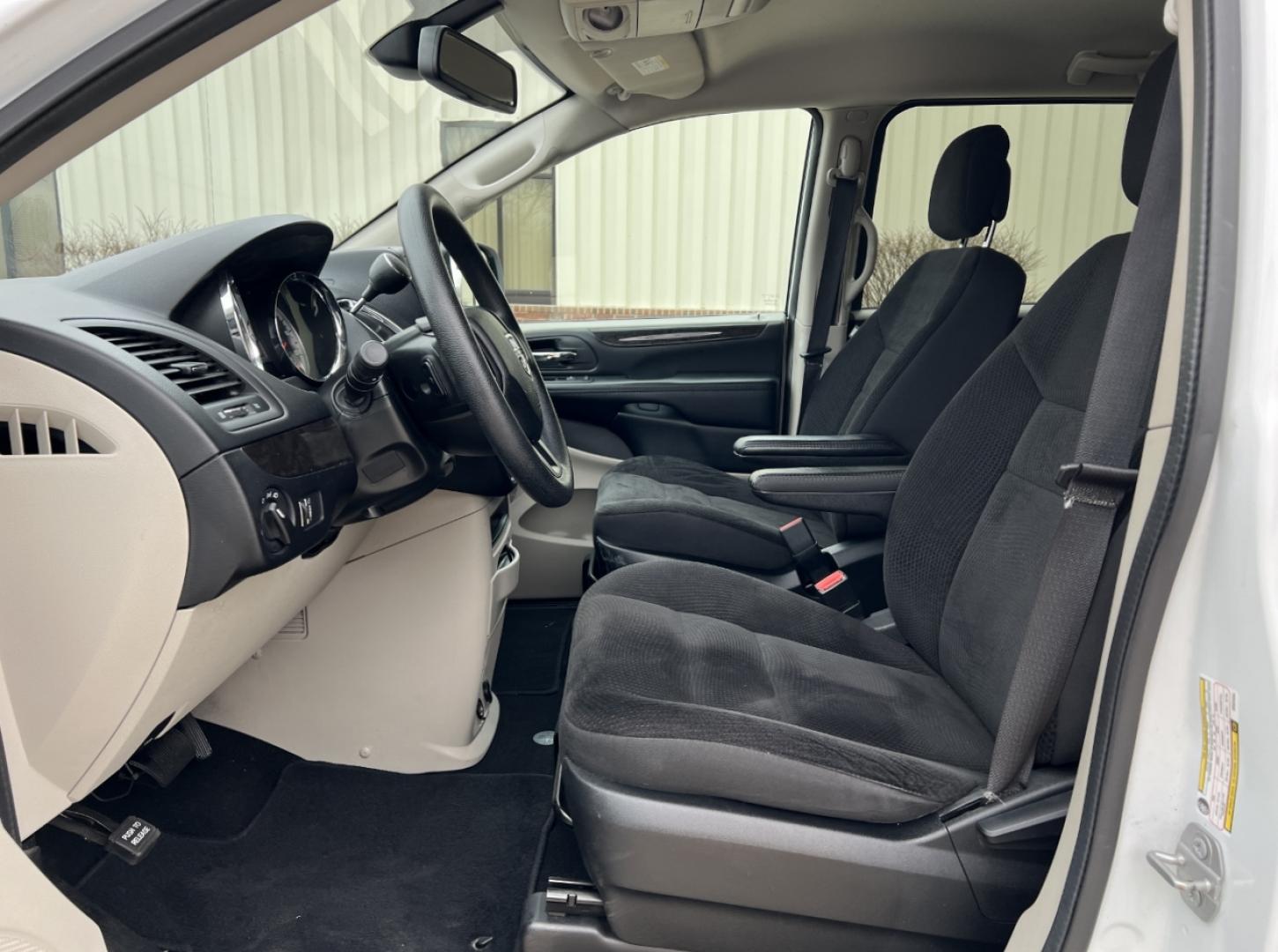 2019 WHITE /Black Cloth DODGE GRAND CARAVAN SE (2C4RDGBG0KR) with an 3.6L V6 engine, Automatic transmission, located at 506 S. Kingshighway, Cape Girardeau, MO, 63703, 37.294994, -89.556206 - 2019 Dodge Grand Caravan SE 90xxx miles Front Wheel Drive 3.6L V6 Automatic Backup Camera Stow 'N Go Bluetooth Cruise Power Windows/Locks/Mirrors We have financing available and we accept trades! Fill out a credit application on our website or come by today! If you have any questions, giv - Photo#11