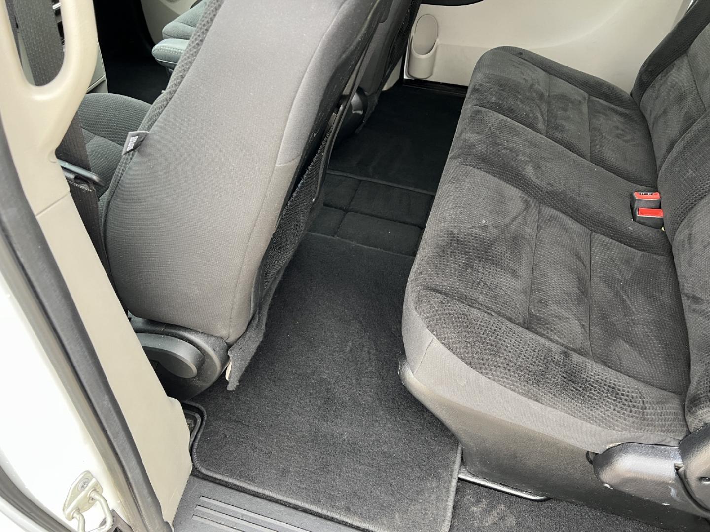 2019 WHITE /Black Cloth DODGE GRAND CARAVAN SE (2C4RDGBG0KR) with an 3.6L V6 engine, Automatic transmission, located at 506 S. Kingshighway, Cape Girardeau, MO, 63703, 37.294994, -89.556206 - 2019 Dodge Grand Caravan SE 90xxx miles Front Wheel Drive 3.6L V6 Automatic Backup Camera Stow 'N Go Bluetooth Cruise Power Windows/Locks/Mirrors We have financing available and we accept trades! Fill out a credit application on our website or come by today! If you have any questions, giv - Photo#26