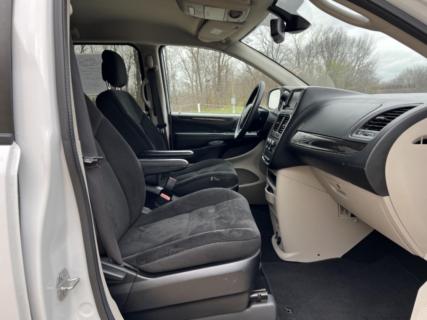 2019 WHITE /Black Cloth DODGE GRAND CARAVAN SE (2C4RDGBG0KR) with an 3.6L V6 engine, Automatic transmission, located at 506 S. Kingshighway, Cape Girardeau, MO, 63703, 37.294994, -89.556206 - 2019 Dodge Grand Caravan SE 90xxx miles Front Wheel Drive 3.6L V6 Automatic Backup Camera Stow 'N Go Bluetooth Cruise Power Windows/Locks/Mirrors We have financing available and we accept trades! Fill out a credit application on our website or come by today! If you have any questions, giv - Photo#13