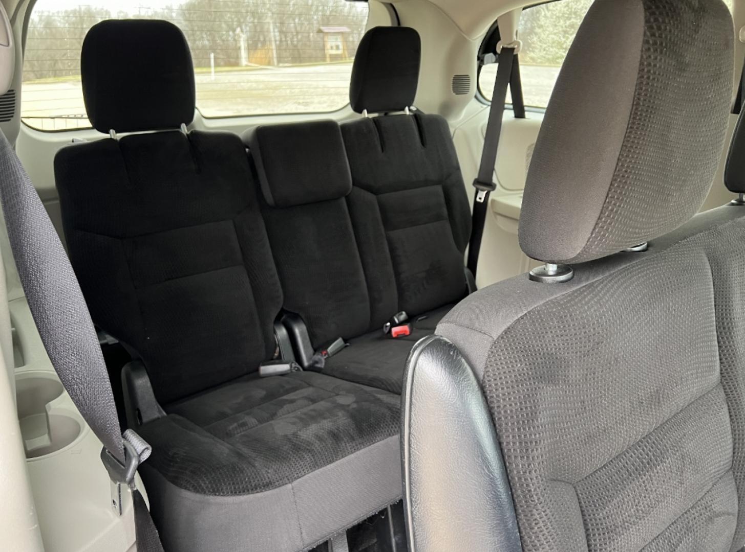 2019 WHITE /Black Cloth DODGE GRAND CARAVAN SE (2C4RDGBG0KR) with an 3.6L V6 engine, Automatic transmission, located at 506 S. Kingshighway, Cape Girardeau, MO, 63703, 37.294994, -89.556206 - 2019 Dodge Grand Caravan SE 90xxx miles Front Wheel Drive 3.6L V6 Automatic Backup Camera Stow 'N Go Bluetooth Cruise Power Windows/Locks/Mirrors We have financing available and we accept trades! Fill out a credit application on our website or come by today! If you have any questions, giv - Photo#16