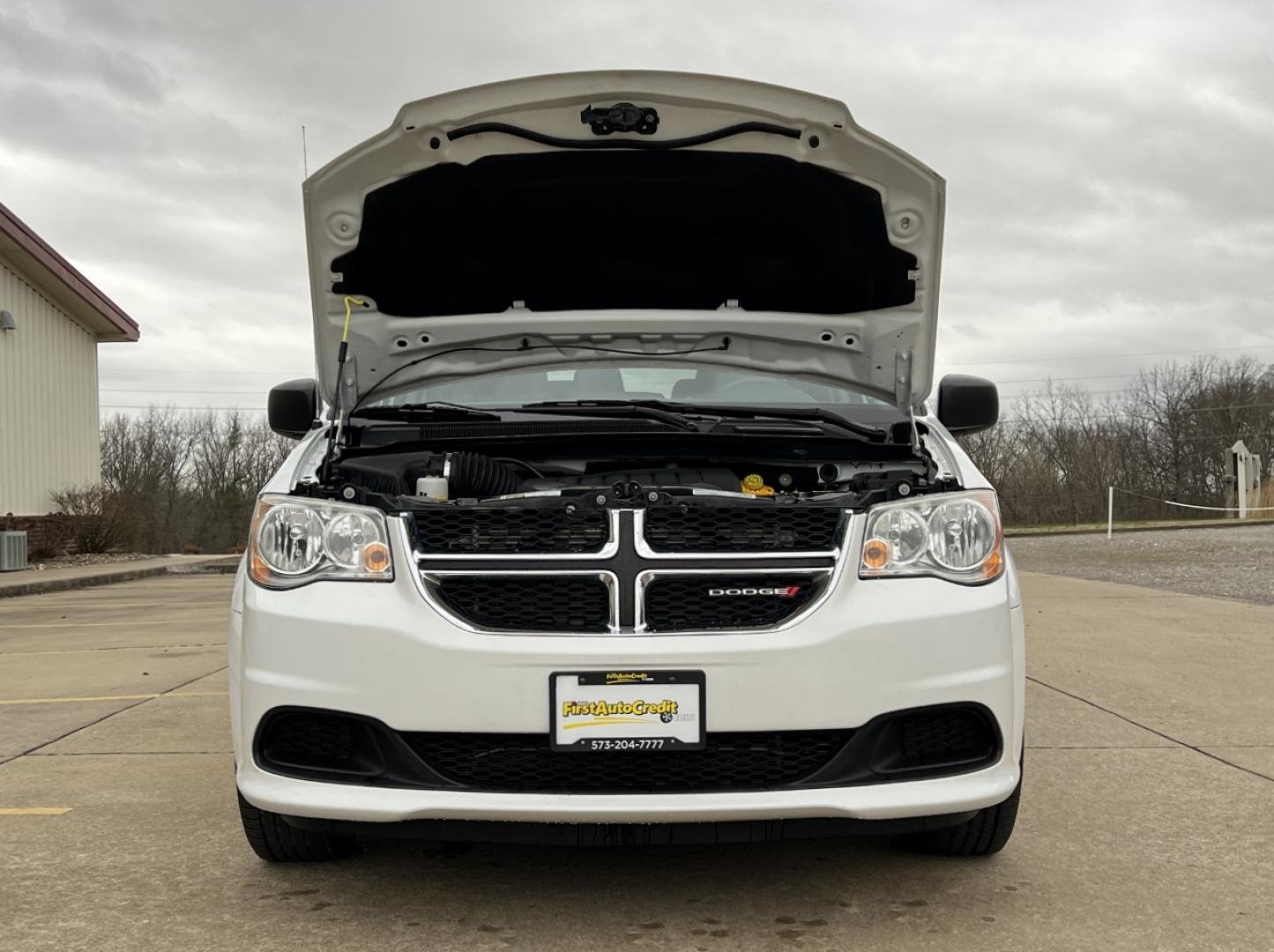2019 WHITE /Black Cloth DODGE GRAND CARAVAN SE (2C4RDGBG0KR) with an 3.6L V6 engine, Automatic transmission, located at 506 S. Kingshighway, Cape Girardeau, MO, 63703, 37.294994, -89.556206 - 2019 Dodge Grand Caravan SE 90xxx miles Front Wheel Drive 3.6L V6 Automatic Backup Camera Stow 'N Go Bluetooth Cruise Power Windows/Locks/Mirrors We have financing available and we accept trades! Fill out a credit application on our website or come by today! If you have any questions, giv - Photo#27