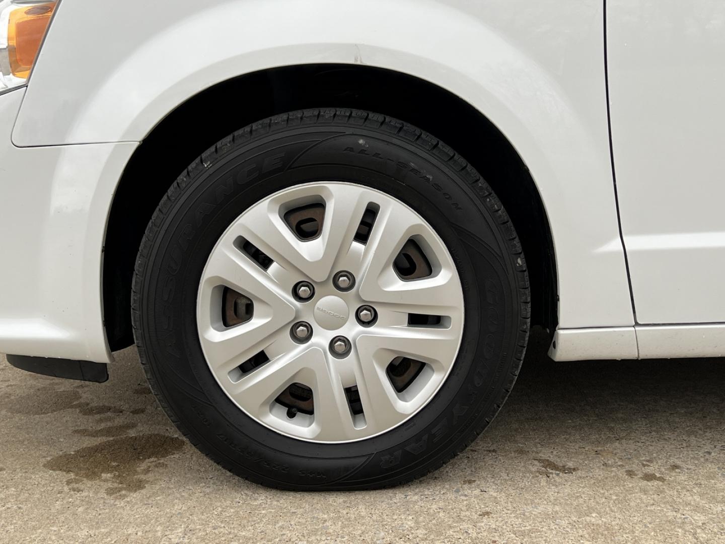 2019 WHITE /Black Cloth DODGE GRAND CARAVAN SE (2C4RDGBG0KR) with an 3.6L V6 engine, Automatic transmission, located at 506 S. Kingshighway, Cape Girardeau, MO, 63703, 37.294994, -89.556206 - 2019 Dodge Grand Caravan SE 90xxx miles Front Wheel Drive 3.6L V6 Automatic Backup Camera Stow 'N Go Bluetooth Cruise Power Windows/Locks/Mirrors We have financing available and we accept trades! Fill out a credit application on our website or come by today! If you have any questions, giv - Photo#29