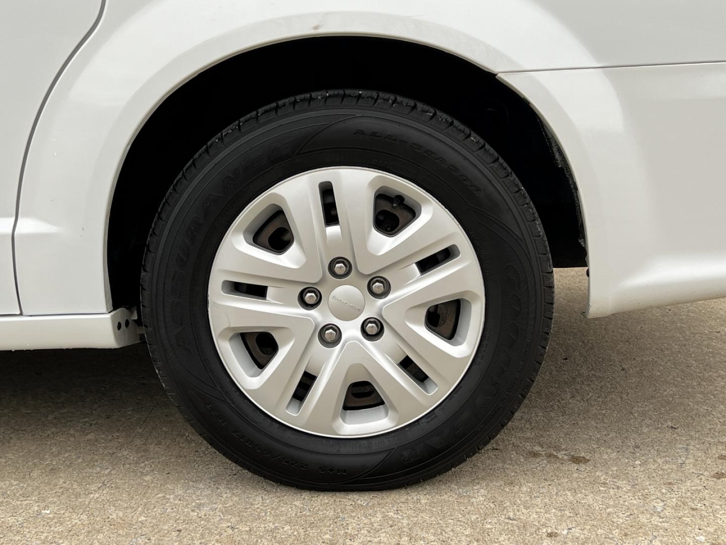 2019 WHITE /Black Cloth DODGE GRAND CARAVAN SE (2C4RDGBG0KR) with an 3.6L V6 engine, Automatic transmission, located at 506 S. Kingshighway, Cape Girardeau, MO, 63703, 37.294994, -89.556206 - 2019 Dodge Grand Caravan SE 90xxx miles Front Wheel Drive 3.6L V6 Automatic Backup Camera Stow 'N Go Bluetooth Cruise Power Windows/Locks/Mirrors We have financing available and we accept trades! Fill out a credit application on our website or come by today! If you have any questions, giv - Photo#31