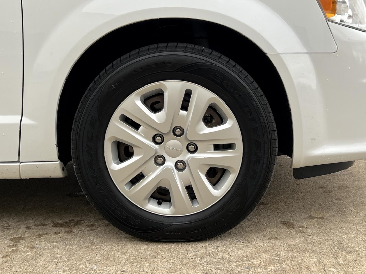 2019 WHITE /Black Cloth DODGE GRAND CARAVAN SE (2C4RDGBG0KR) with an 3.6L V6 engine, Automatic transmission, located at 506 S. Kingshighway, Cape Girardeau, MO, 63703, 37.294994, -89.556206 - 2019 Dodge Grand Caravan SE 90xxx miles Front Wheel Drive 3.6L V6 Automatic Backup Camera Stow 'N Go Bluetooth Cruise Power Windows/Locks/Mirrors We have financing available and we accept trades! Fill out a credit application on our website or come by today! If you have any questions, giv - Photo#33