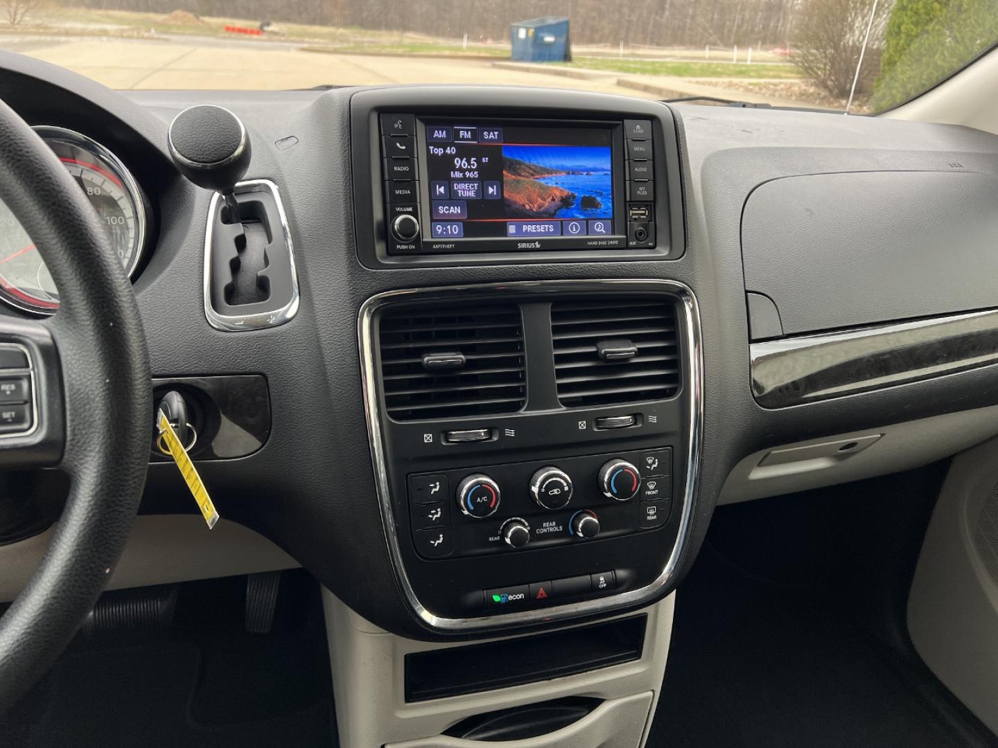 2019 WHITE /Black Cloth DODGE GRAND CARAVAN SE (2C4RDGBG0KR) with an 3.6L V6 engine, Automatic transmission, located at 506 S. Kingshighway, Cape Girardeau, MO, 63703, 37.294994, -89.556206 - 2019 Dodge Grand Caravan SE 90xxx miles Front Wheel Drive 3.6L V6 Automatic Backup Camera Stow 'N Go Bluetooth Cruise Power Windows/Locks/Mirrors We have financing available and we accept trades! Fill out a credit application on our website or come by today! If you have any questions, giv - Photo#21