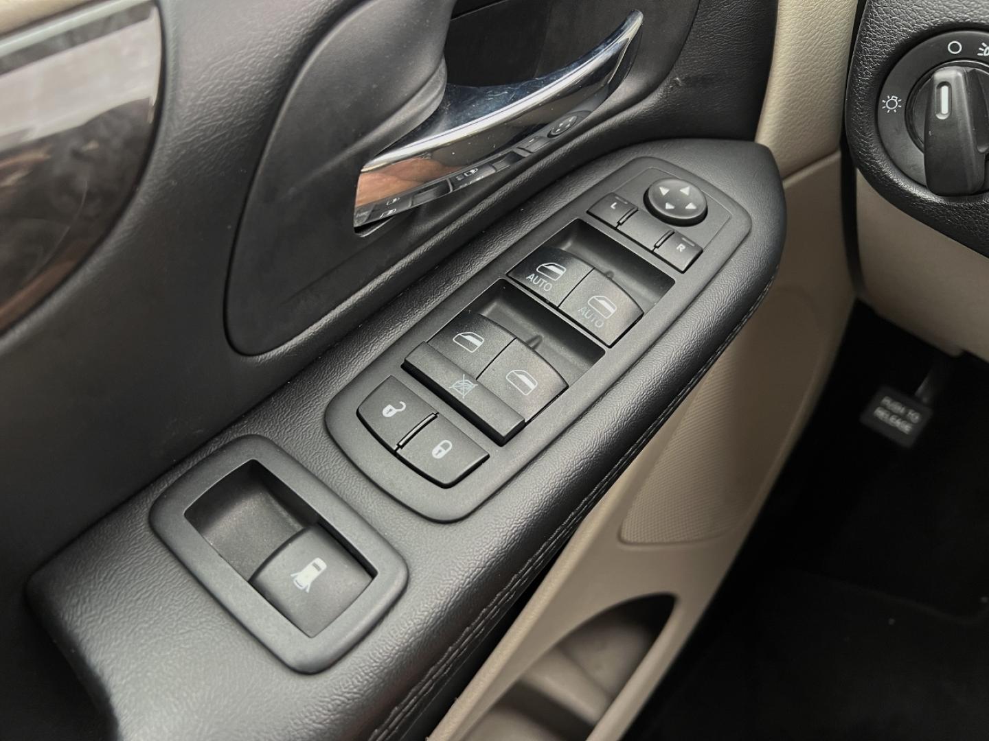 2019 WHITE /Black Cloth DODGE GRAND CARAVAN SE (2C4RDGBG0KR) with an 3.6L V6 engine, Automatic transmission, located at 506 S. Kingshighway, Cape Girardeau, MO, 63703, 37.294994, -89.556206 - 2019 Dodge Grand Caravan SE 90xxx miles Front Wheel Drive 3.6L V6 Automatic Backup Camera Stow 'N Go Bluetooth Cruise Power Windows/Locks/Mirrors We have financing available and we accept trades! Fill out a credit application on our website or come by today! If you have any questions, giv - Photo#24
