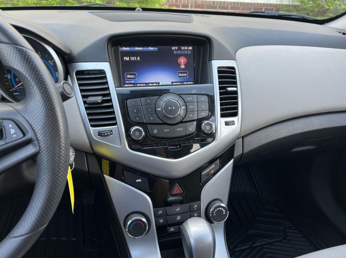 2015 BLUE /Gray Cloth CHEVROLET CRUZE LT (1G1PC5SB5F7) with an 1.4L 4 Cyl. engine, Automatic transmission, located at 506 S. Kingshighway, Cape Girardeau, MO, 63703, 37.294994, -89.556206 - 2015 Chevrolet Cruze LT Only 77xxx miles Front Wheel Drive 1.4L 4 Cyl. Automatic Power Driver Seat Backup Camera Bluetooth Remote Start Cruise Power Windows/Locks/Mirrors We have financing available and we accept trades! Fill out a credit application on our website or come by today! If y - Photo#23