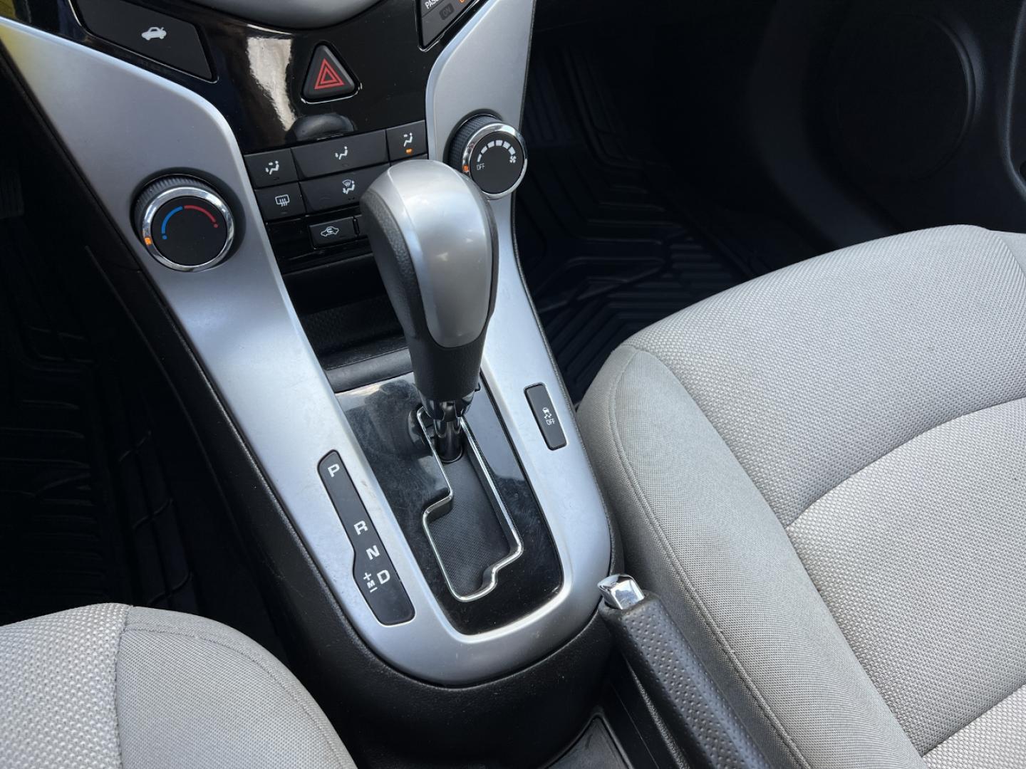 2015 BLUE /Gray Cloth CHEVROLET CRUZE LT (1G1PC5SB5F7) with an 1.4L 4 Cyl. engine, Automatic transmission, located at 506 S. Kingshighway, Cape Girardeau, MO, 63703, 37.294994, -89.556206 - 2015 Chevrolet Cruze LT Only 77xxx miles Front Wheel Drive 1.4L 4 Cyl. Automatic Power Driver Seat Backup Camera Bluetooth Remote Start Cruise Power Windows/Locks/Mirrors We have financing available and we accept trades! Fill out a credit application on our website or come by today! If y - Photo#22