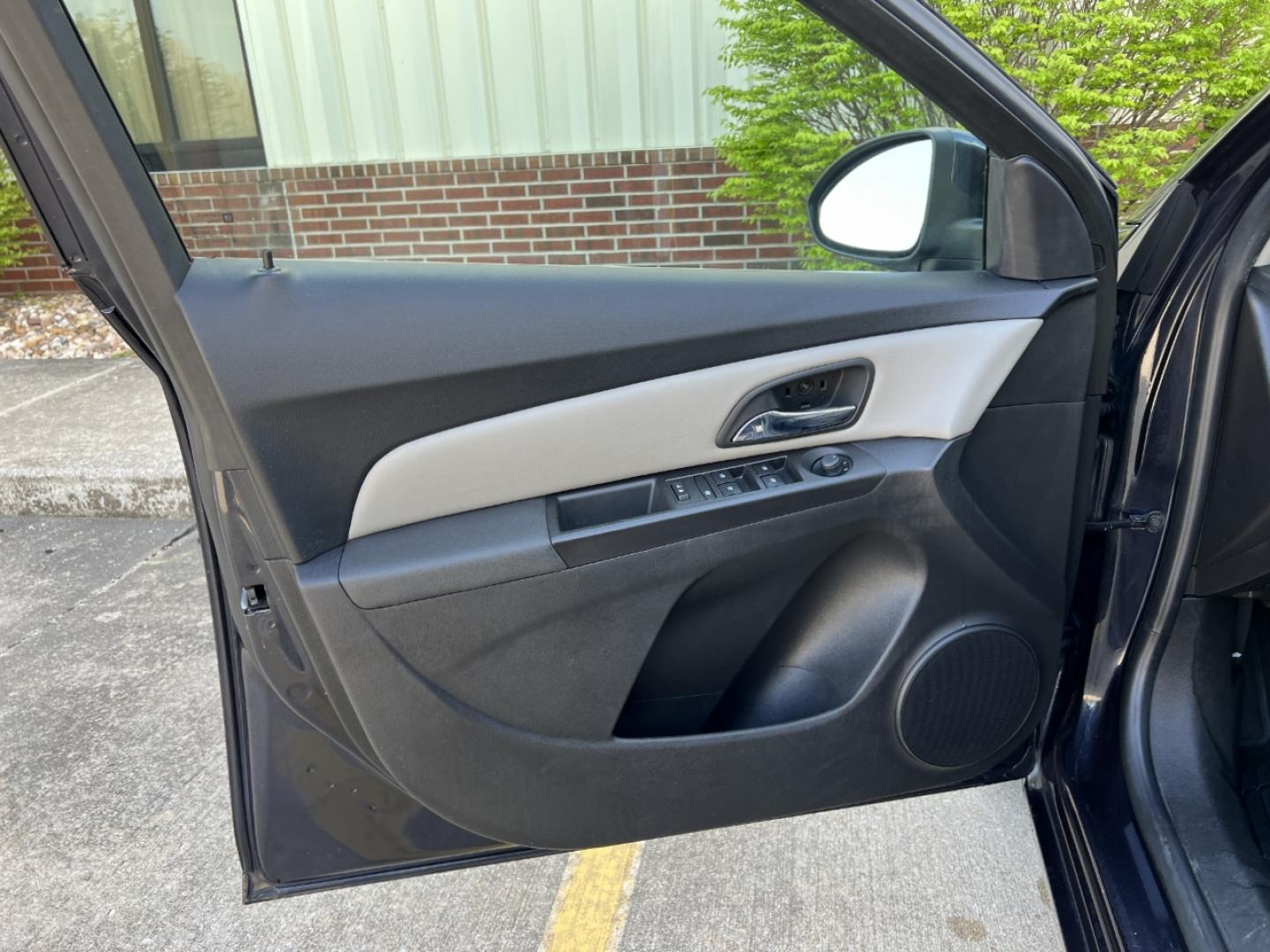 2015 BLUE /Gray Cloth CHEVROLET CRUZE LT (1G1PC5SB5F7) with an 1.4L 4 Cyl. engine, Automatic transmission, located at 506 S. Kingshighway, Cape Girardeau, MO, 63703, 37.294994, -89.556206 - 2015 Chevrolet Cruze LT Only 77xxx miles Front Wheel Drive 1.4L 4 Cyl. Automatic Power Driver Seat Backup Camera Bluetooth Remote Start Cruise Power Windows/Locks/Mirrors We have financing available and we accept trades! Fill out a credit application on our website or come by today! If y - Photo#12