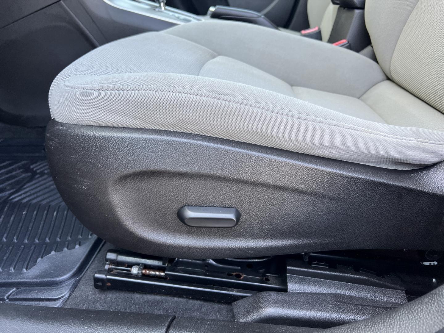2015 BLUE /Gray Cloth CHEVROLET CRUZE LT (1G1PC5SB5F7) with an 1.4L 4 Cyl. engine, Automatic transmission, located at 506 S. Kingshighway, Cape Girardeau, MO, 63703, 37.294994, -89.556206 - 2015 Chevrolet Cruze LT Only 77xxx miles Front Wheel Drive 1.4L 4 Cyl. Automatic Power Driver Seat Backup Camera Bluetooth Remote Start Cruise Power Windows/Locks/Mirrors We have financing available and we accept trades! Fill out a credit application on our website or come by today! If y - Photo#3