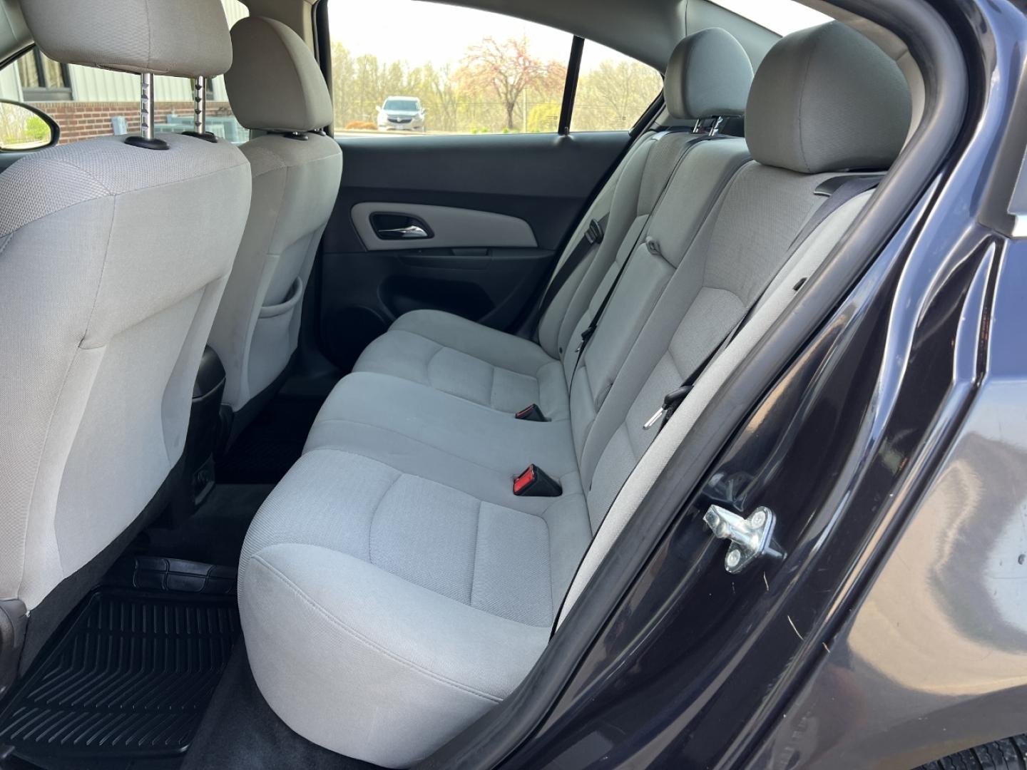2015 BLUE /Gray Cloth CHEVROLET CRUZE LT (1G1PC5SB5F7) with an 1.4L 4 Cyl. engine, Automatic transmission, located at 506 S. Kingshighway, Cape Girardeau, MO, 63703, 37.294994, -89.556206 - 2015 Chevrolet Cruze LT Only 77xxx miles Front Wheel Drive 1.4L 4 Cyl. Automatic Power Driver Seat Backup Camera Bluetooth Remote Start Cruise Power Windows/Locks/Mirrors We have financing available and we accept trades! Fill out a credit application on our website or come by today! If y - Photo#16
