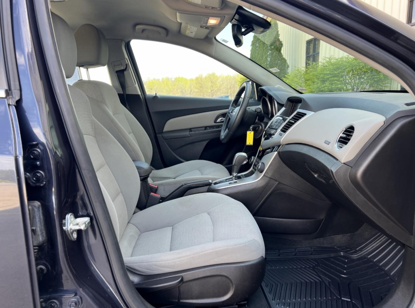 2015 BLUE /Gray Cloth CHEVROLET CRUZE LT (1G1PC5SB5F7) with an 1.4L 4 Cyl. engine, Automatic transmission, located at 506 S. Kingshighway, Cape Girardeau, MO, 63703, 37.294994, -89.556206 - 2015 Chevrolet Cruze LT Only 77xxx miles Front Wheel Drive 1.4L 4 Cyl. Automatic Power Driver Seat Backup Camera Bluetooth Remote Start Cruise Power Windows/Locks/Mirrors We have financing available and we accept trades! Fill out a credit application on our website or come by today! If y - Photo#15