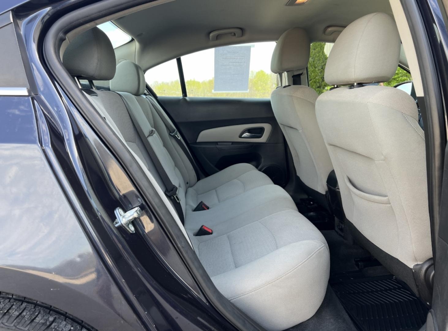 2015 BLUE /Gray Cloth CHEVROLET CRUZE LT (1G1PC5SB5F7) with an 1.4L 4 Cyl. engine, Automatic transmission, located at 506 S. Kingshighway, Cape Girardeau, MO, 63703, 37.294994, -89.556206 - 2015 Chevrolet Cruze LT Only 77xxx miles Front Wheel Drive 1.4L 4 Cyl. Automatic Power Driver Seat Backup Camera Bluetooth Remote Start Cruise Power Windows/Locks/Mirrors We have financing available and we accept trades! Fill out a credit application on our website or come by today! If y - Photo#17